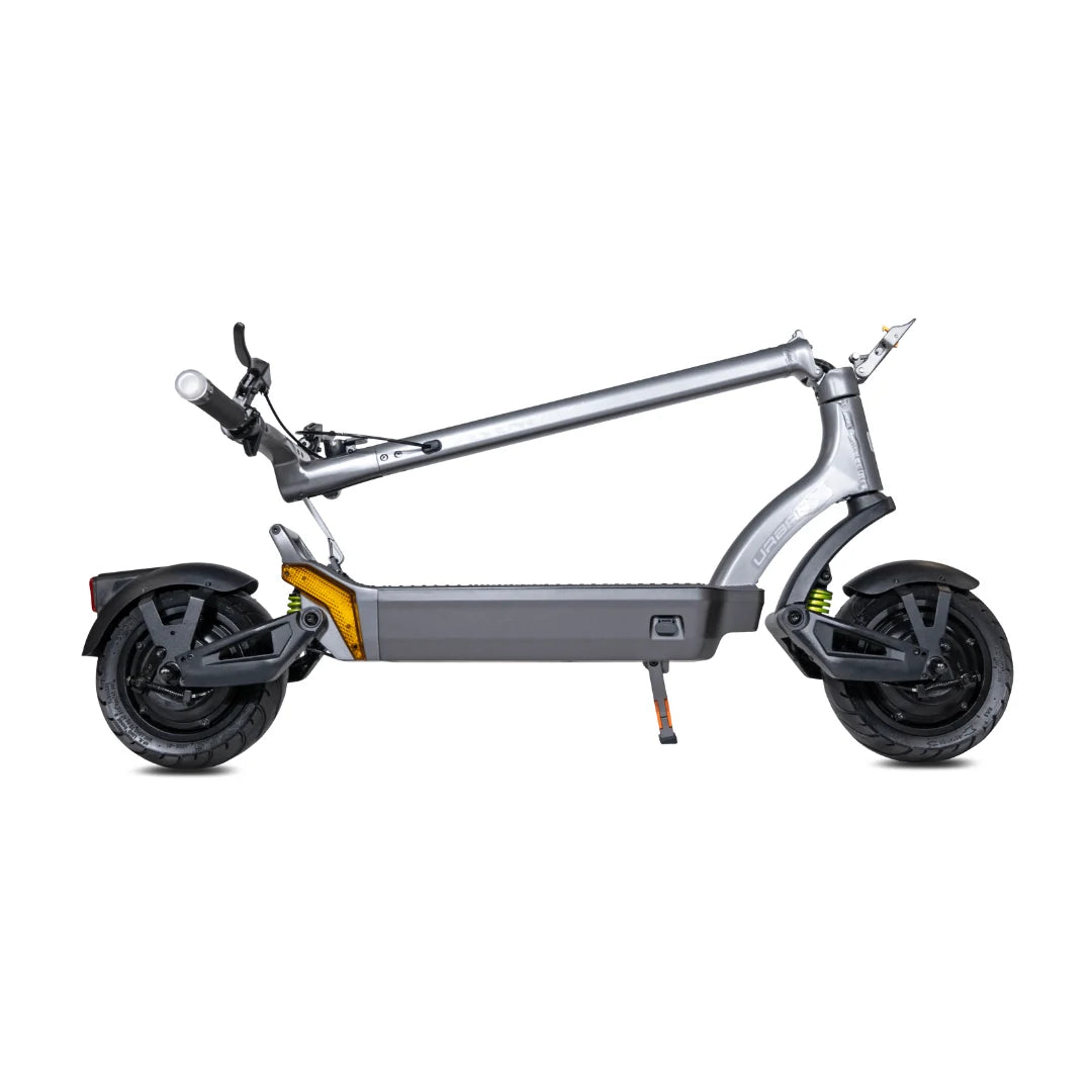 Sivi električni romobil MS Energy Urban x sklopljen bočni pogled na bijeloj pozadini