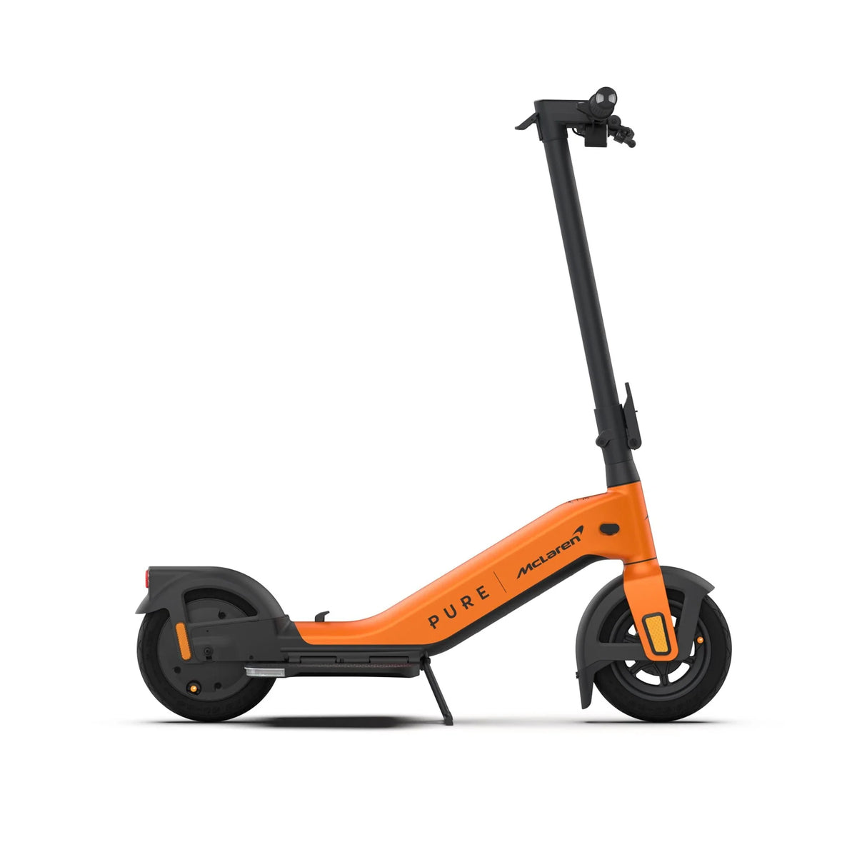 Električni romobil Pure Advance McLaren Edition narančasti bočni pogled na bijeloj pozadini