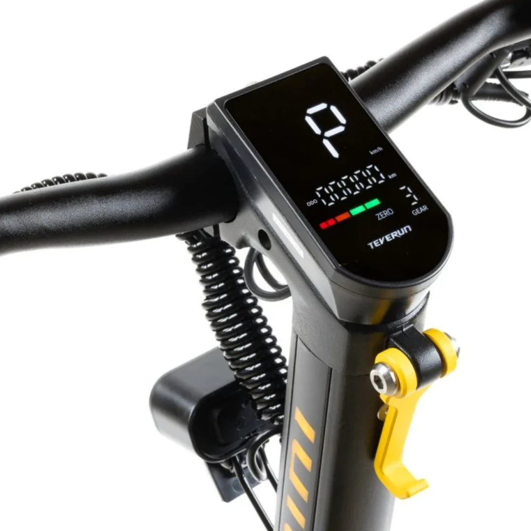 Digitalni LCD zaslon na upravljaču električnog romobila Teverun Blade Mini Ultra, pogled izbliza