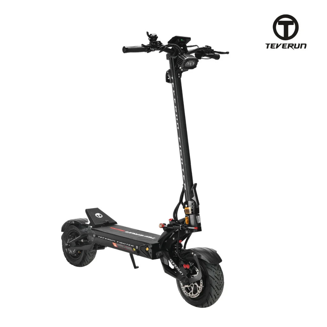 Električni romobil Teverun Fighter 11 2026 crne boje prikazan iz bočnog kuta na bijeloj podlozi