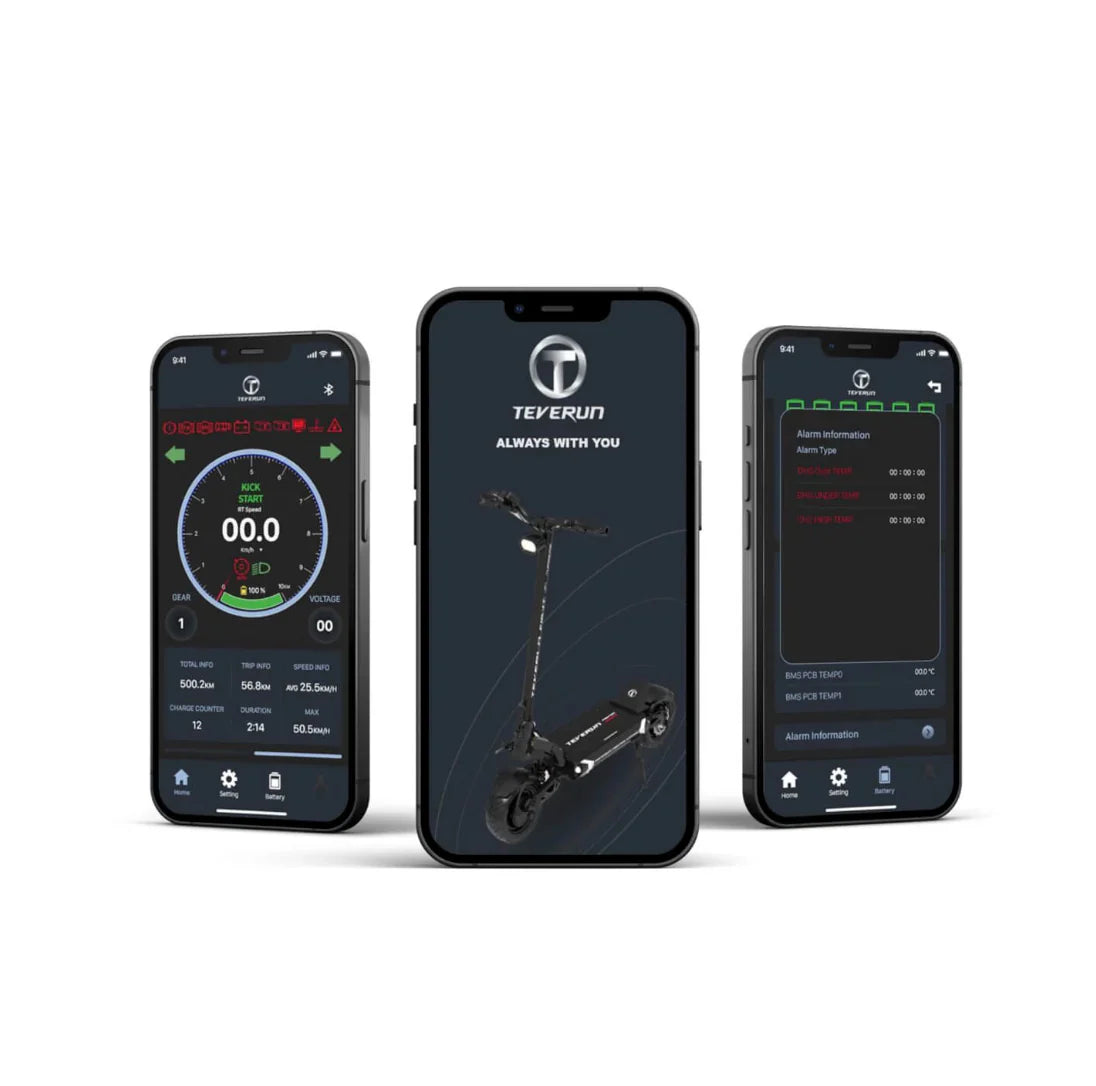 Teverun Fighter 11 Plus 2024 električni romobil prikazan na zaslonima tri pametna telefona s