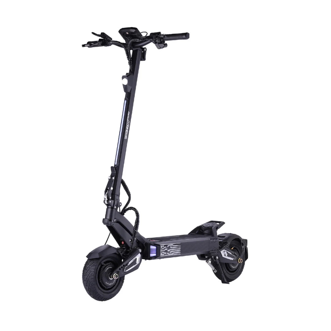 Crni električni romobil Vsett 10 Apex, pogled sa strane na bijeloj pozadini