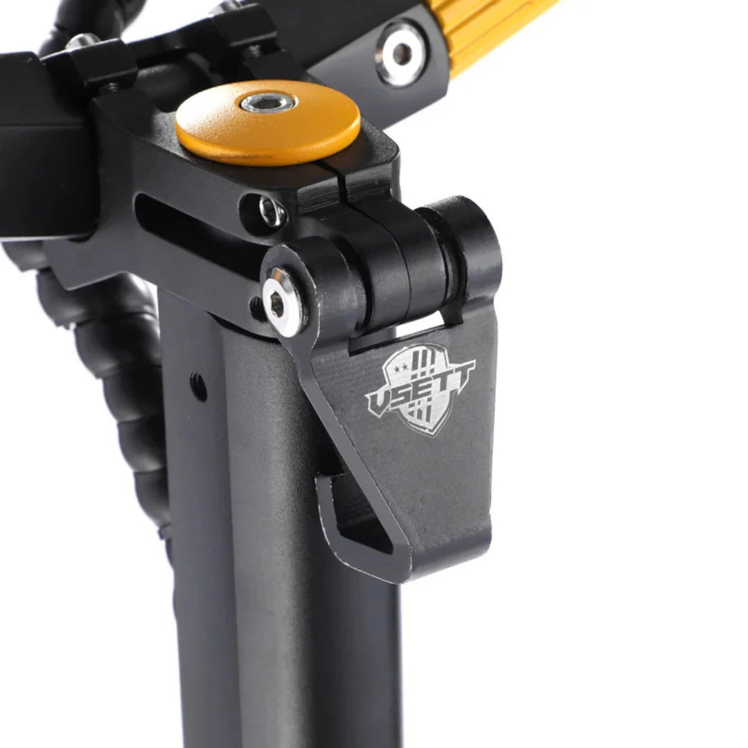 Kuka za sklapanje električnog romobila Vsett 10 plus super crne boje krupni kadar