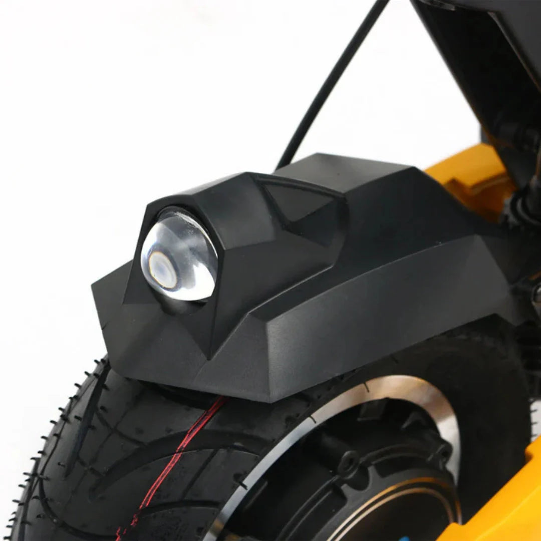 Prednje LED svjetlo na blatobranu električnog romobila Vsett 10 plus super crne boje