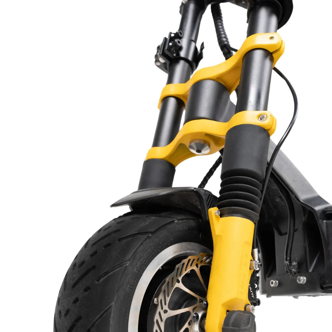 Prednja vilica i ovjes električnog romobila Vsett 11 Super crne i žute boje s kotačem