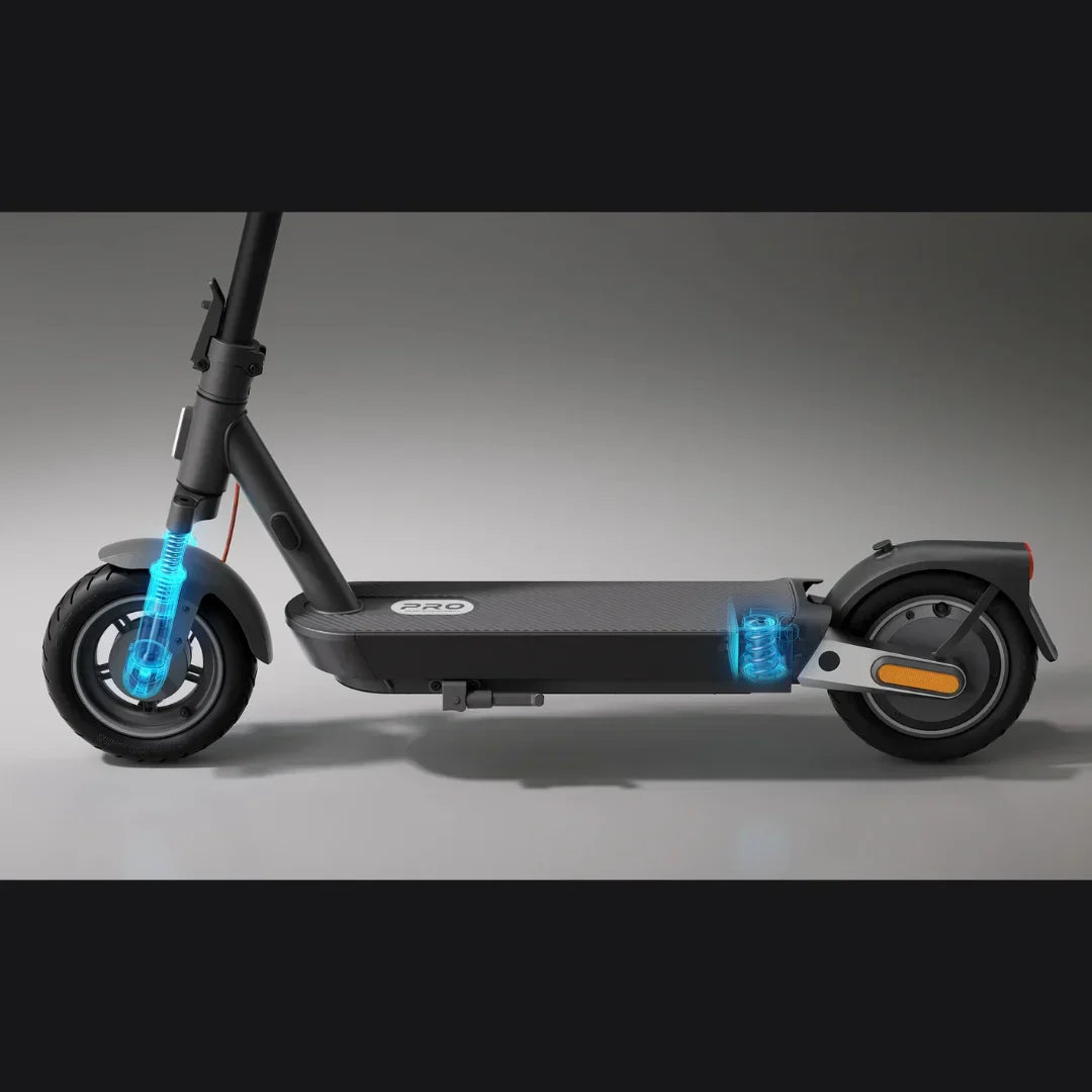 Električni romobil Xiaomi 5 Pro bočni prikaz s istaknutim plavim detaljima sustava amortizacije