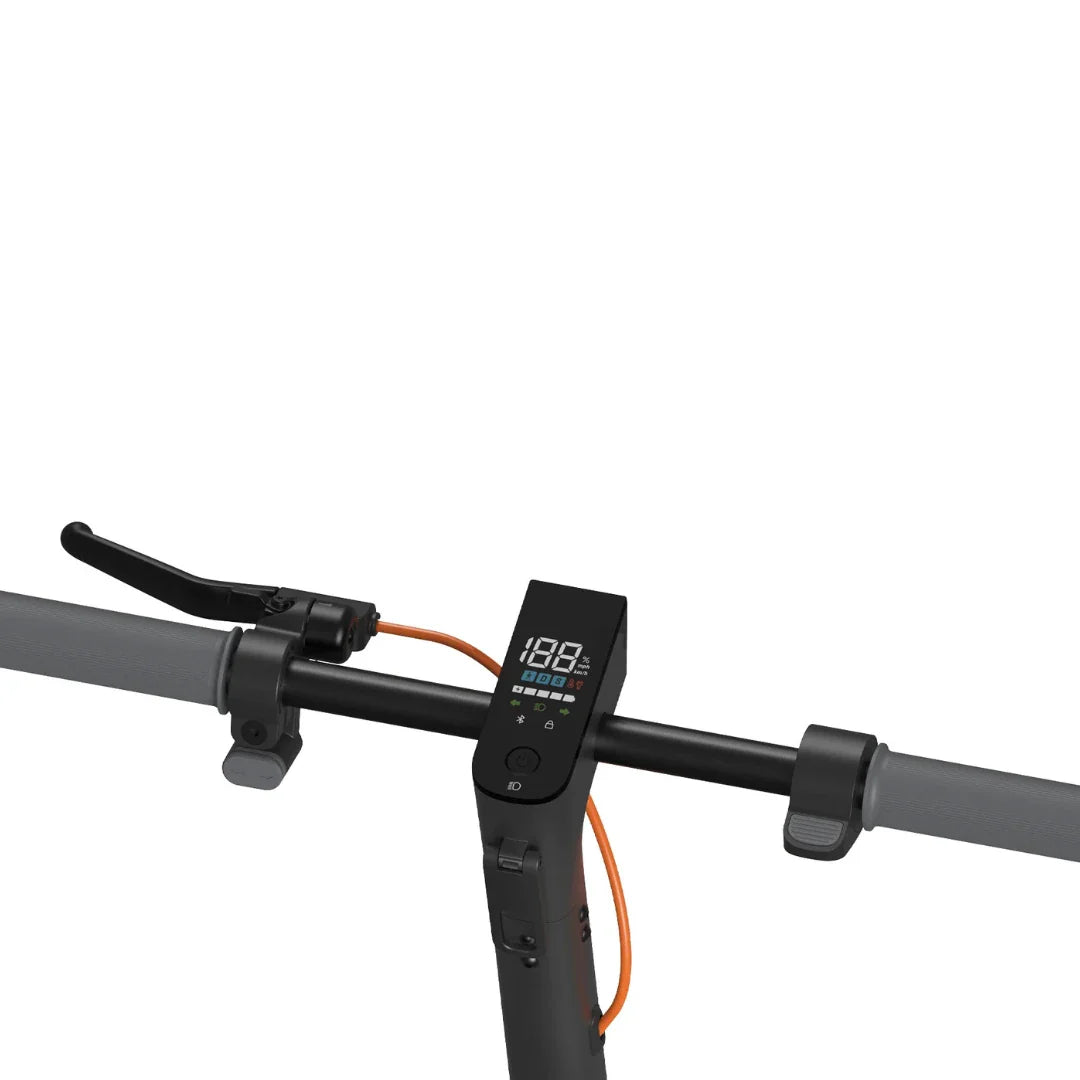 Digitalni zaslon i upravljač električnog romobila Xiaomi 6 crne boje s narančastim detaljima