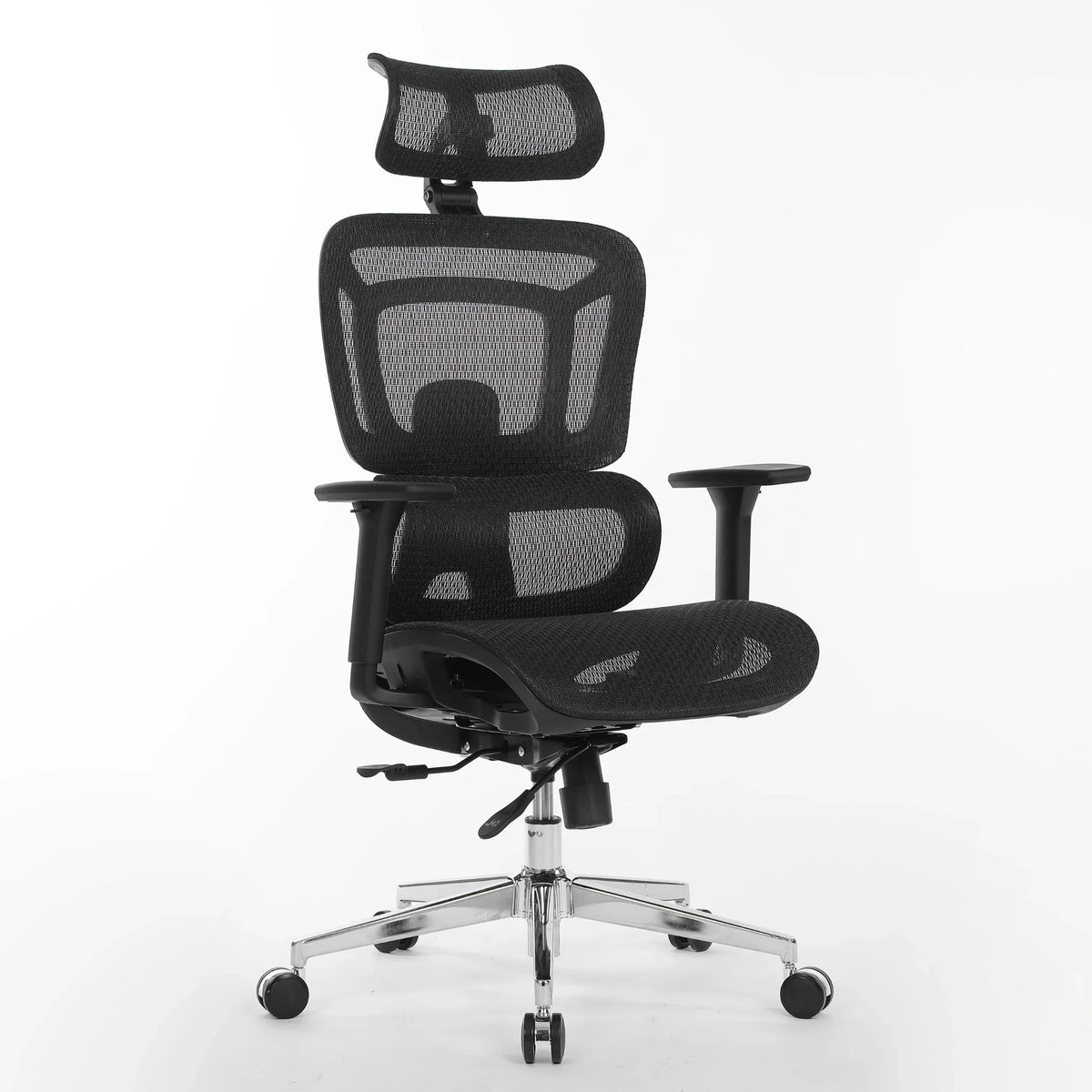 Proizvod je ergonomska uredska stolica, točnije model Apollo Plus. Stolica ima mrežasti dizajn za prozračnost, podesivi naslon za glavu i naslone za ruke, zajedno s kromiranom bazom i kotačićima za mobilnost. Njezina elegantna crna boja dodaje moderan štih, čineći je prikladnom za različita uredska okruženja.