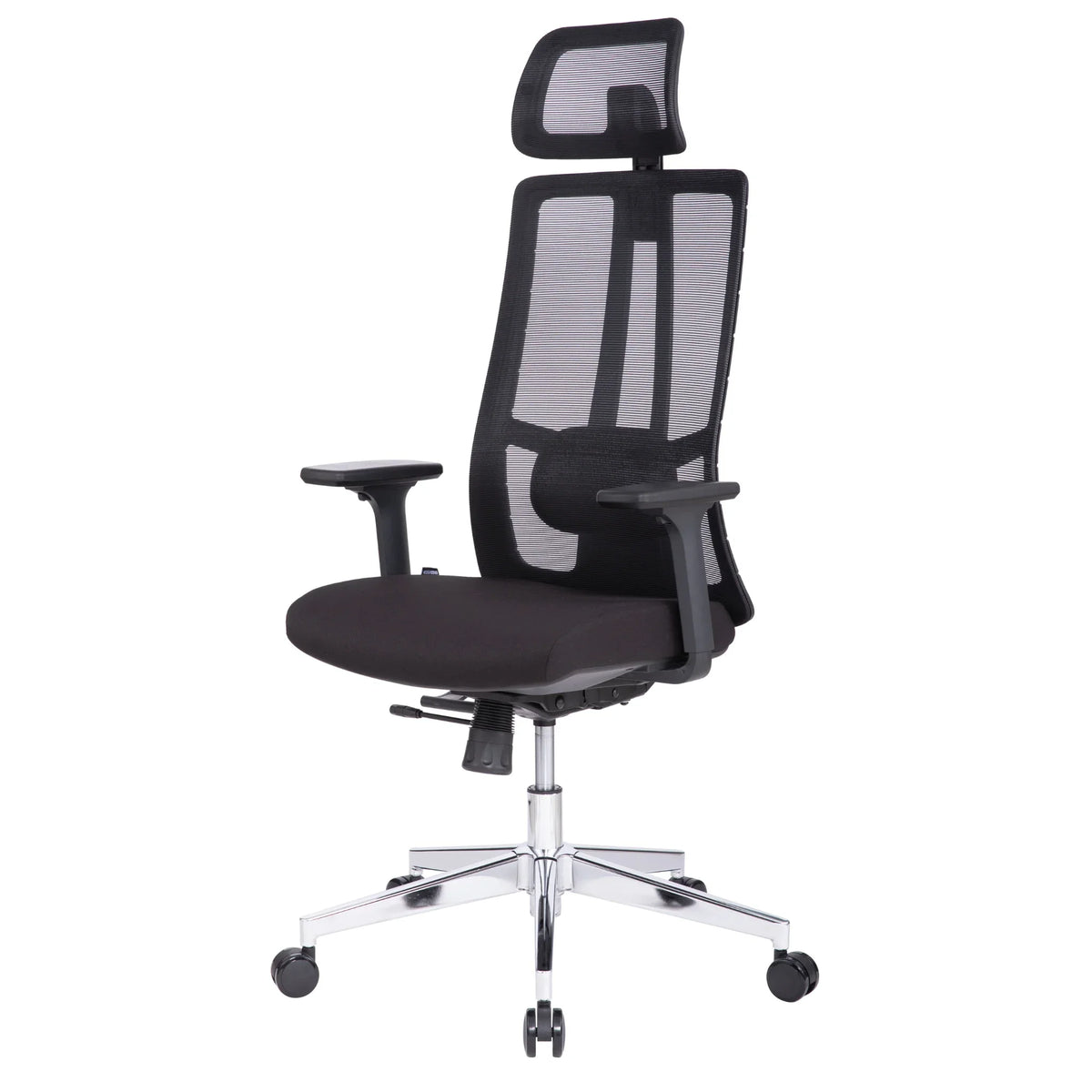Slika prikazuje ergonomsku uredsku stolicu elegantnog dizajna. Ima visoki mrežasti naslon za leđa za prozračnost, podstavljeno sjedalo i podesive naslone za ruke. Stolica je postavljena na kromiranu bazu s kotačićima za lakše kretanje.