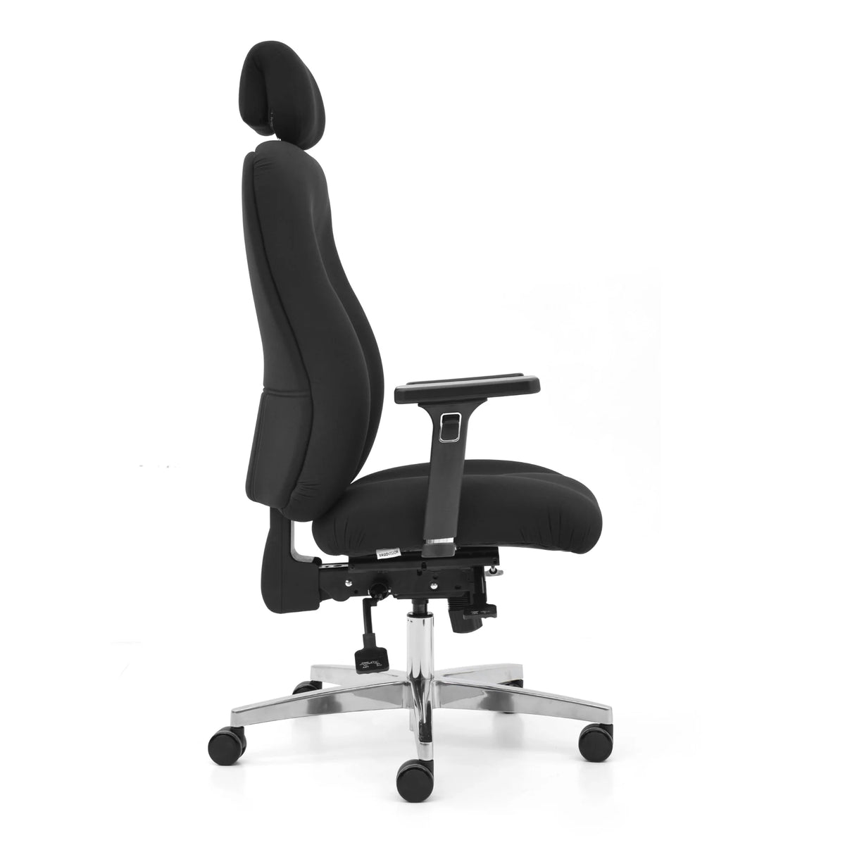Proizvod je ergonomska uredska stolica, točnije model Hercules. Slika prikazuje bočni prikaz stolice, ističući njezin elegantan dizajn s visokim naslonom za leđa, podesivim naslonom za glavu i naslonima za ruke. Stolica ima elegantne crne presvlake i kromiranu bazu s kotačićima za mobilnost.