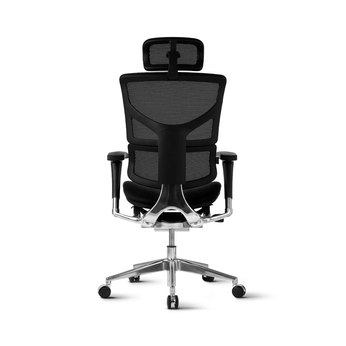 Proizvod je ergonomska uredska stolica, točnije model "Smart Plus". Slika prikazuje stolicu straga, s mrežastim naslonom za prozračnost, podstavljenim sjedalom i podesivim naslonima za ruke, a sve to podržava elegantna, kromirana baza s kotačićima za mobilnost.