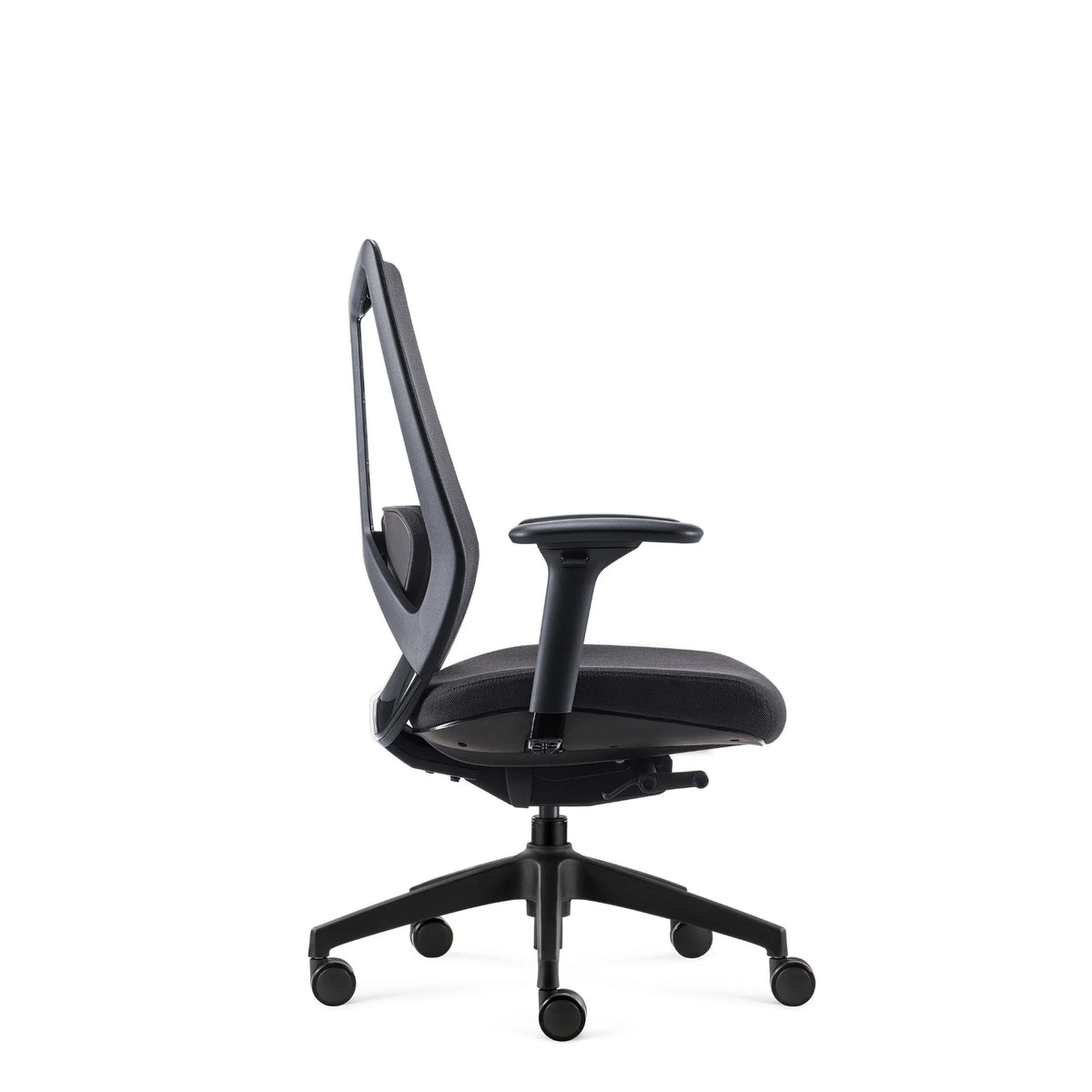 Proizvod je ergonomska uredska stolica, točnije model Spectra. Slika prikazuje stolicu sa strane, ističući njezin elegantan dizajn, podesive naslone za ruke i prozračni mrežasti naslon za potporu i udobnost. Stolica je montirana na bazu s pet krakova s kotačićima za mobilnost.