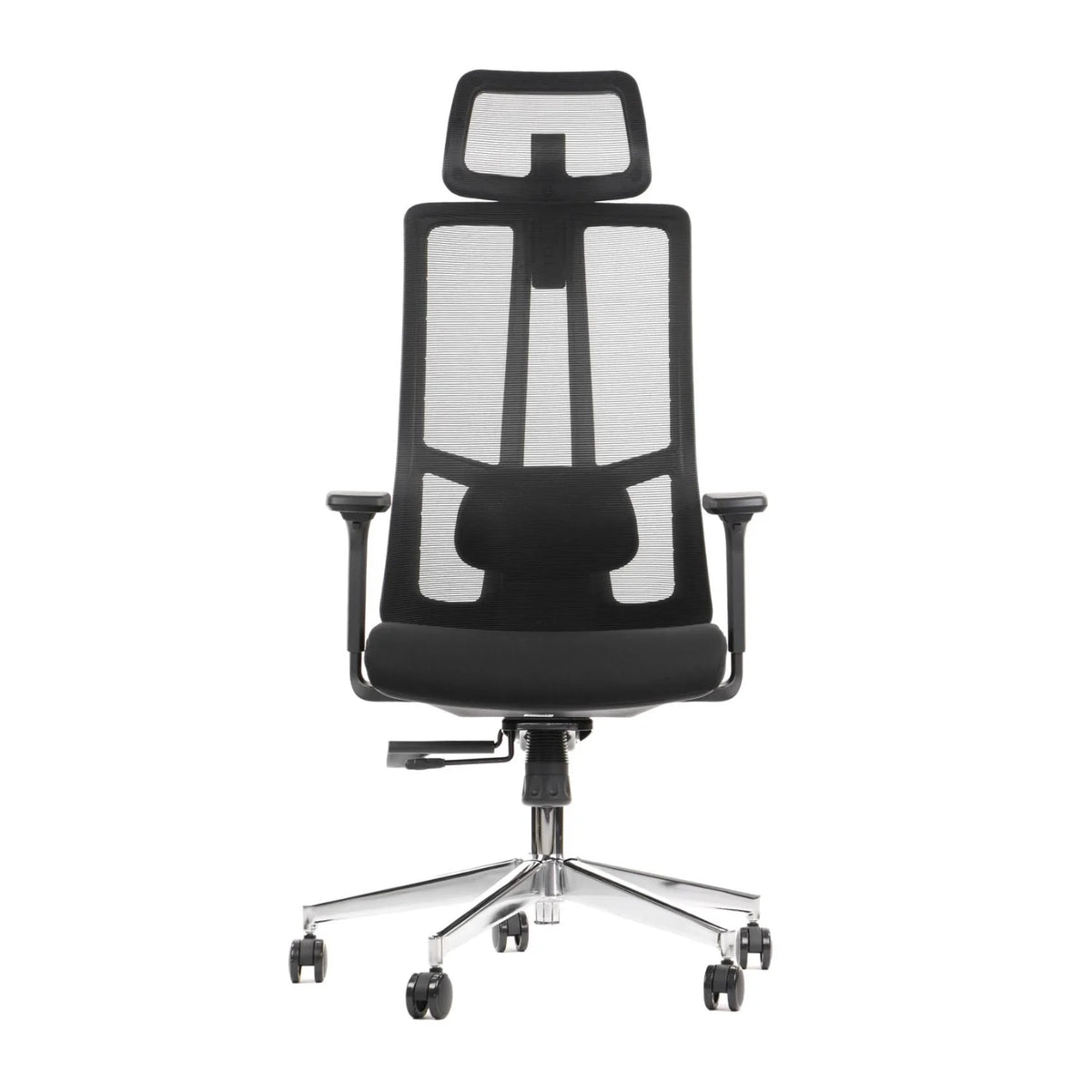 Proizvod je ergonomska uredska stolica, točnije model Akcent. Stolica ima visoki mrežasti naslon za leđa za prozračnost, podstavljeno sjedalo, podesive naslone za ruke i kromiranu bazu s kotačićima za mobilnost. Njezin dizajn naglašava udobnost i potporu za duge sate sjedenja.
