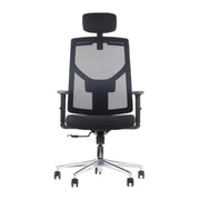 Proizvod je ergonomska uredska stolica, točnije model Curtiz. Slika prikazuje modernu stolicu s naslonom od mrežaste tkanine za prozračnost, podstavljenim sjedalom za udobnost i podesivim naslonima za ruke. Ima elegantan dizajn s kromiranom bazom i kotačićima za mobilnost.