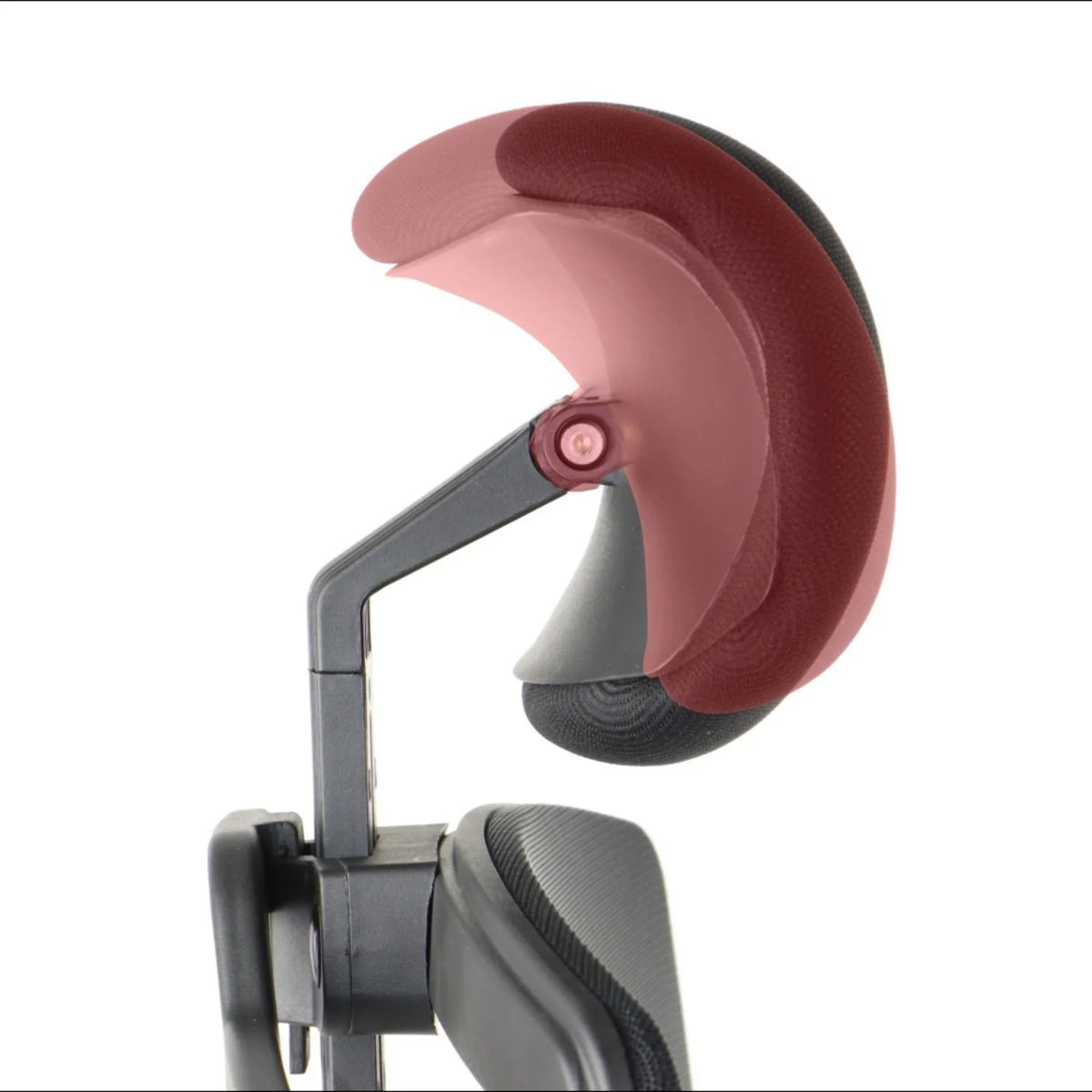 Slika prikazuje ergonomsku uredsku stolicu, točnije model Curtiz. Ističe naslon za glavu stolice, prikazujući njegov podesivi dizajn i oblikovan oblik za veću udobnost i potporu. Materijali se čine prozračnima, naglašavajući ergonomske značajke s ciljem promicanja boljeg držanja tijekom dugotrajne uporabe.