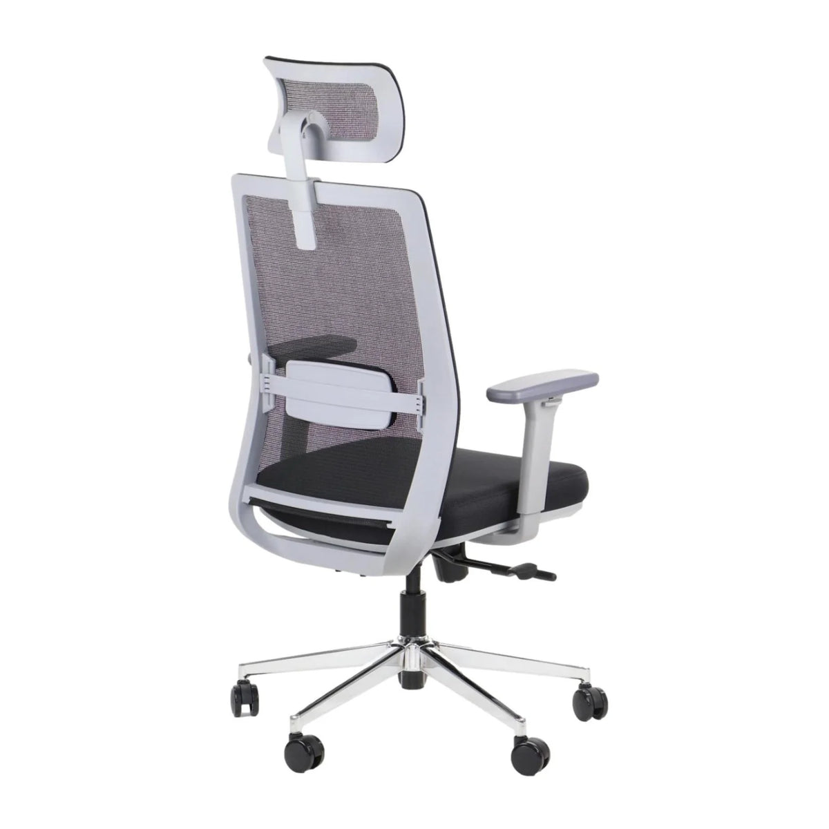 Proizvod je ergonomska uredska stolica, točnije model Cutler GF. Slika prikazuje stolicu straga, ističući njezin mrežasti naslon za leđa za prozračnost, podesivi naslon za glavu i podstavljeno sjedalo. Stolica ima moderan dizajn s kromiranom bazom i rotirajućim kotačićima za mobilnost.
