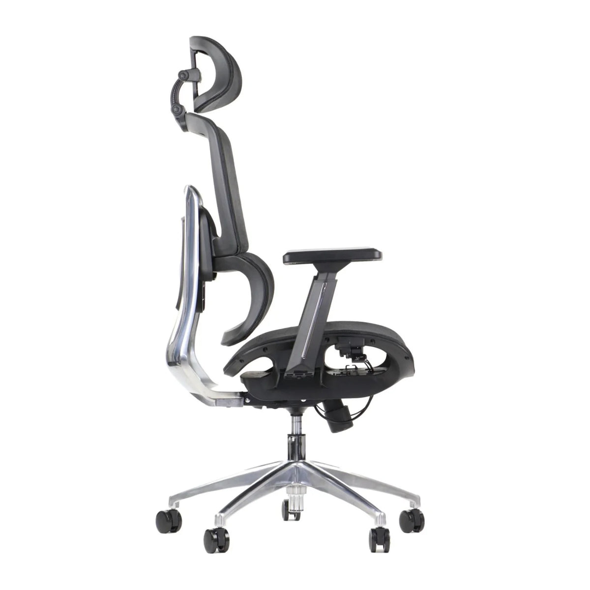 Proizvod je ergonomska uredska stolica, točnije model Ergonew A1. Slika prikazuje stolicu s bočne strane, ističući njezin elegantan dizajn sa zakrivljenim naslonom za leđa, podesivim naslonima za ruke i čvrstim kromiranim postoljem s kotačićima za mobilnost. Čini se da stolica daje prednost udobnosti i potpori za produžena razdoblja sjedenja.