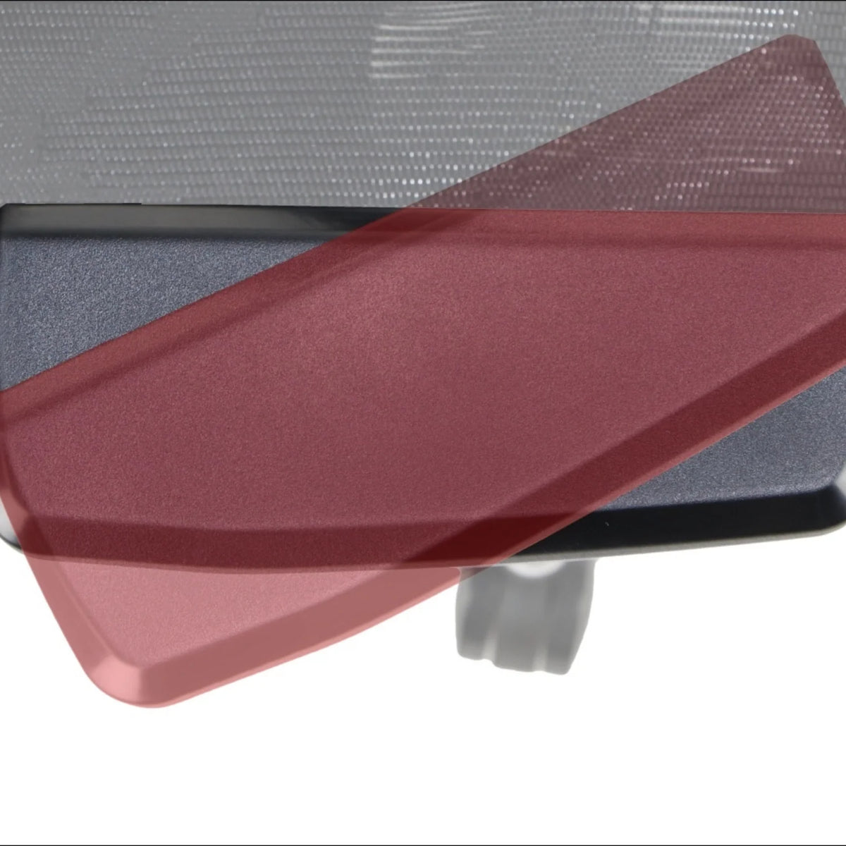 Proizvod je ergonomska uredska stolica, točnije model Ergonew A1F. Slika prikazuje krupni plan dijela stolice, prikazujući elegantan dizajn s kombinacijom materijala, uključujući teksturiranu sivu površinu i glatki crveni detalj. Vidljiv je i mali gumb za podešavanje, što ukazuje na funkcionalnost za udobnost korisnika.