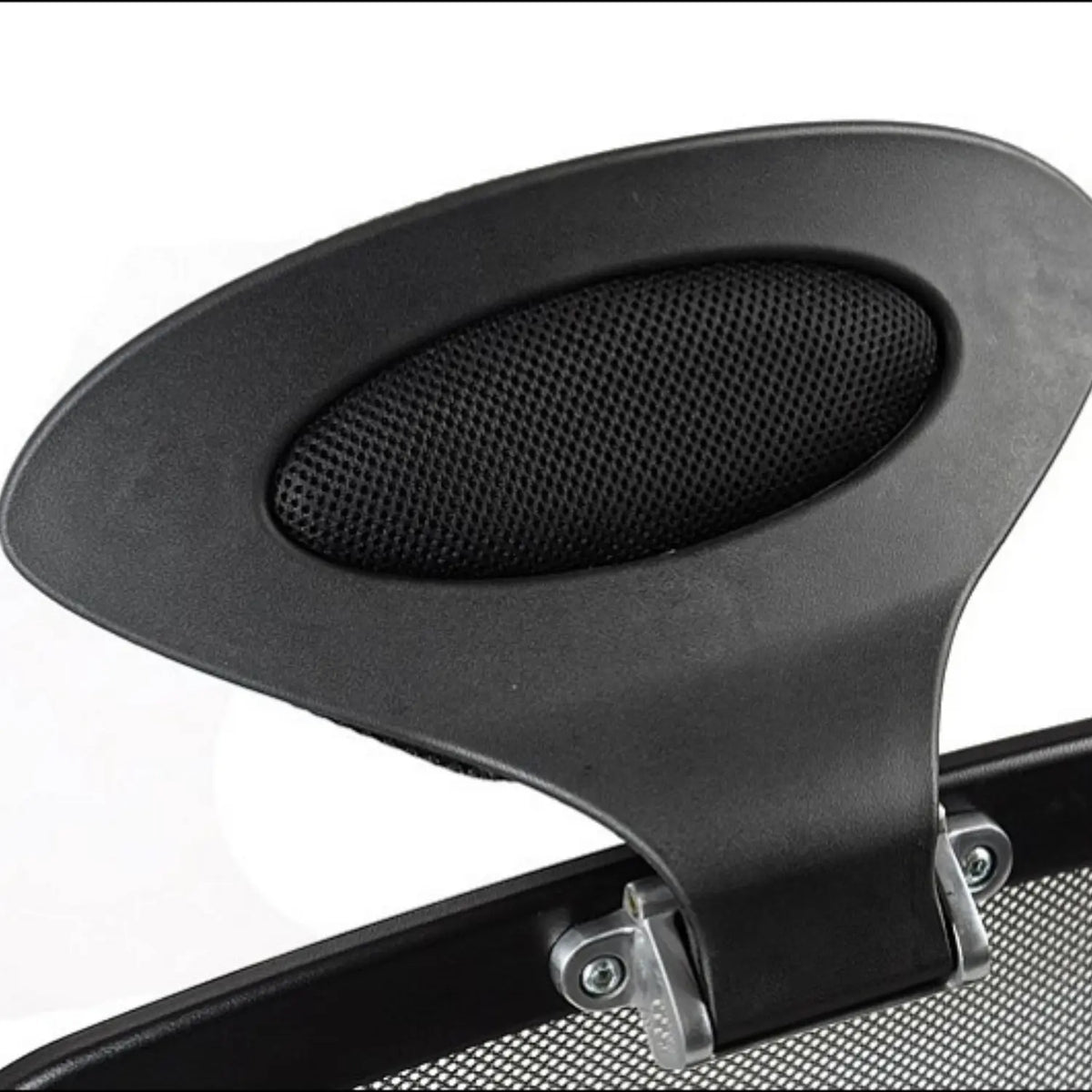 Proizvod je ergonomska uredska stolica, točnije model HG-0001H. Slika prikazuje naslon za glavu stolice, s crnim mrežastim dizajnom koji potiče protok zraka i udobnost, zajedno s čvrstim mehanizmom za pričvršćivanje na naslon za leđa stolice.