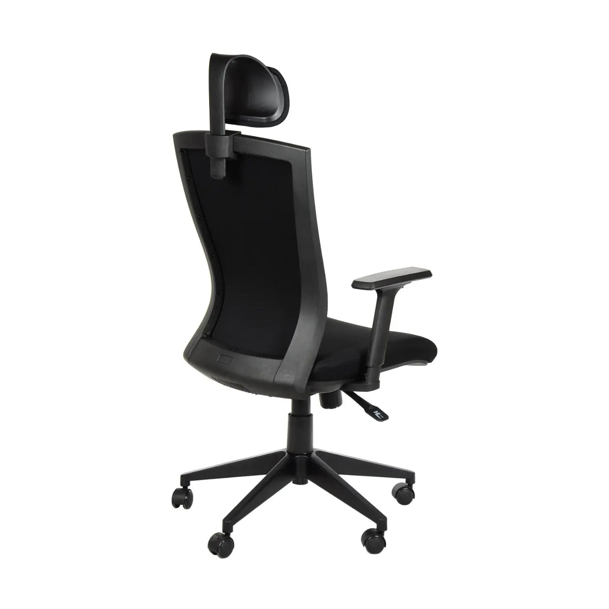 Proizvod je ergonomska uredska stolica, model HG-0004F. Slika prikazuje stolicu straga, s elegantnim dizajnom s visokim naslonom za leđa, podesivim naslonom za glavu i naslonima za ruke. Stolica je prvenstveno crna i montirana je na bazu u pet točaka s kotačićima za mobilnost.
