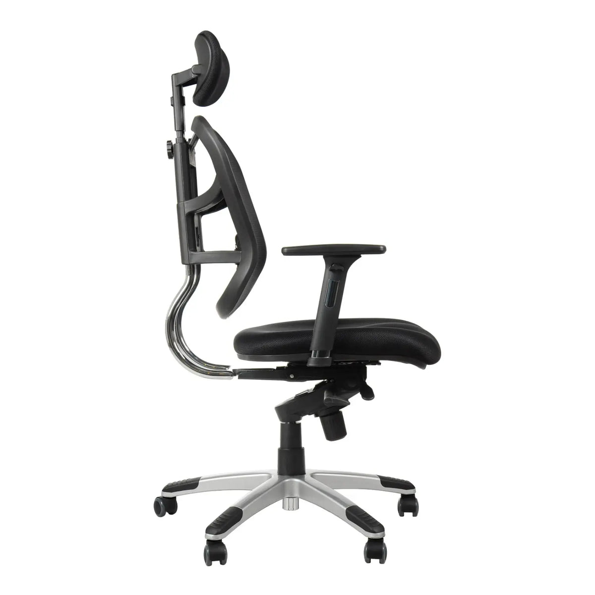 Slika prikazuje ergonomsku uredsku stolicu, model HN-5018. Odlikuje se elegantnim dizajnom s crnim mrežastim sjedalom, podesivim naslonima za ruke i potpornim naslonom za leđa, a sve je montirano na srebrnu bazu s kotačićima za mobilnost. Stolica je dizajnirana da pruži udobnost i potporu tijekom dugih sati sjedenja.