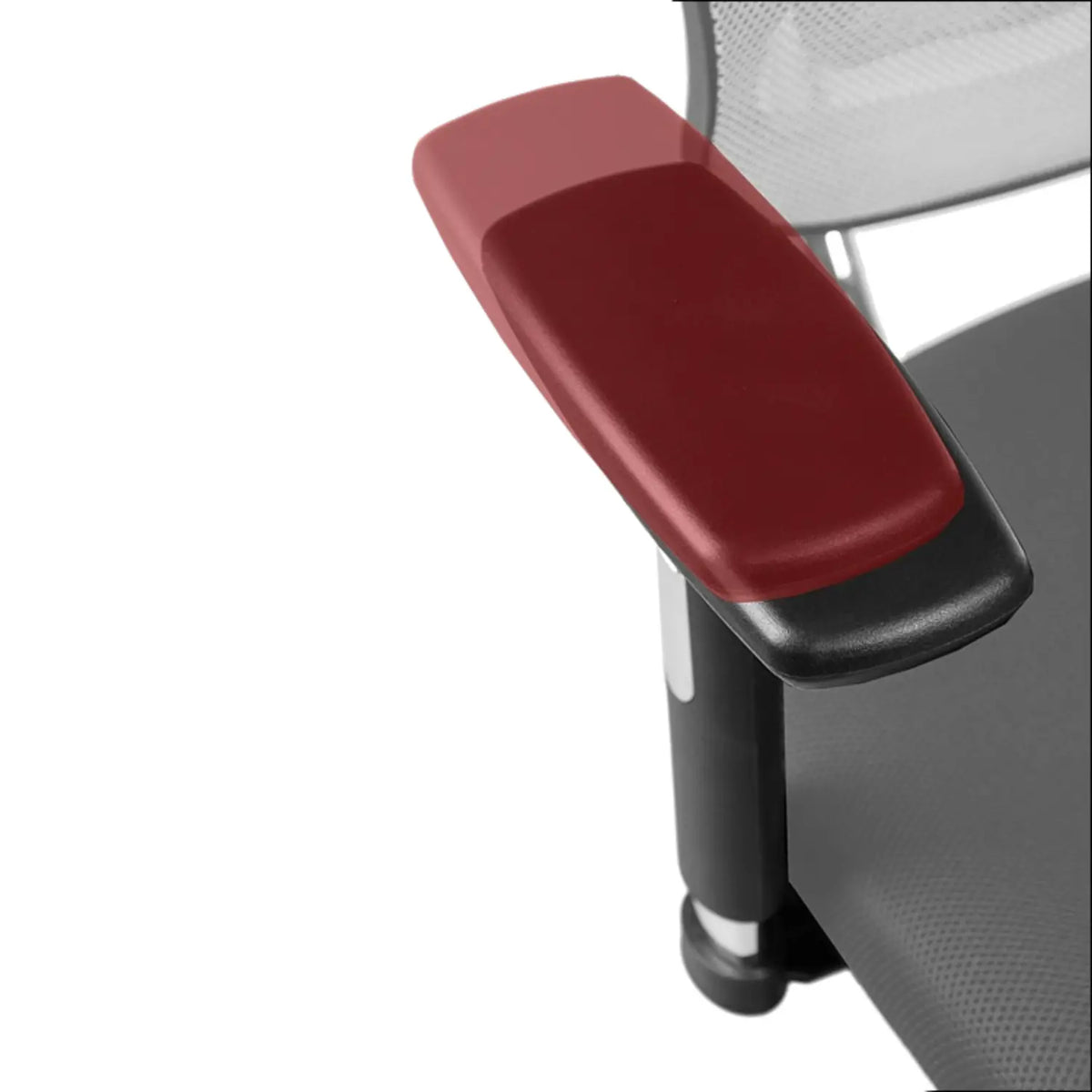 Proizvod je ergonomska uredska stolica, model HN-5018. Slika prikazuje krupni plan naslona za ruke, koji ima dvobojni dizajn s crvenim gornjim dijelom i crnom bazom, naglašavajući njegovu modernu estetiku i dizajn usmjeren na udobnost.