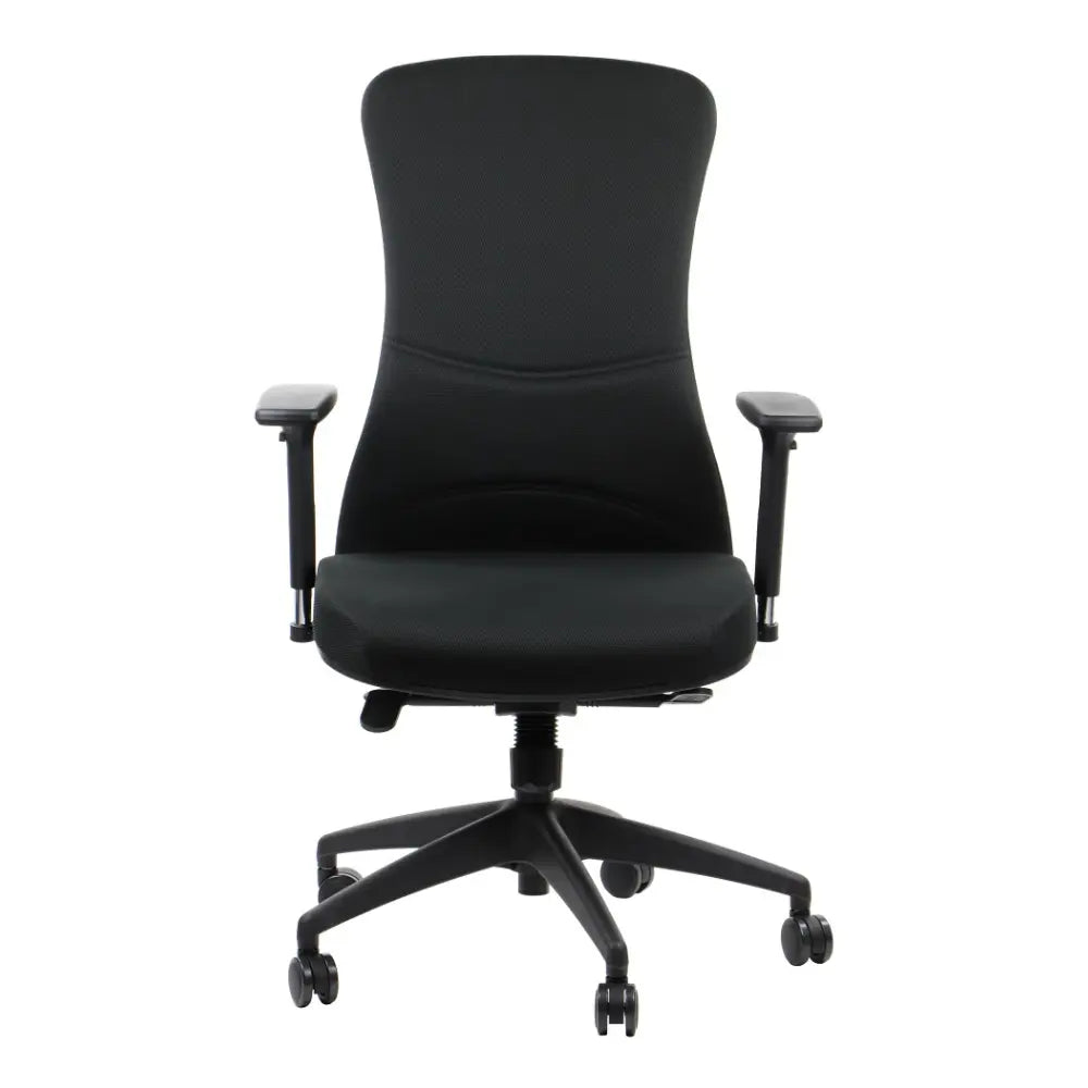 Proizvod je ergonomska uredska stolica, točnije model Kenton. Stolica ima visoki naslon za leđa i podstavljeno sjedalo, oboje dizajnirano za udobnost i potporu. Ima podesive naslone za ruke i bazu s pet zvjezdica s kotačićima za mobilnost, sve predstavljeno u elegantnom crnom dizajnu.