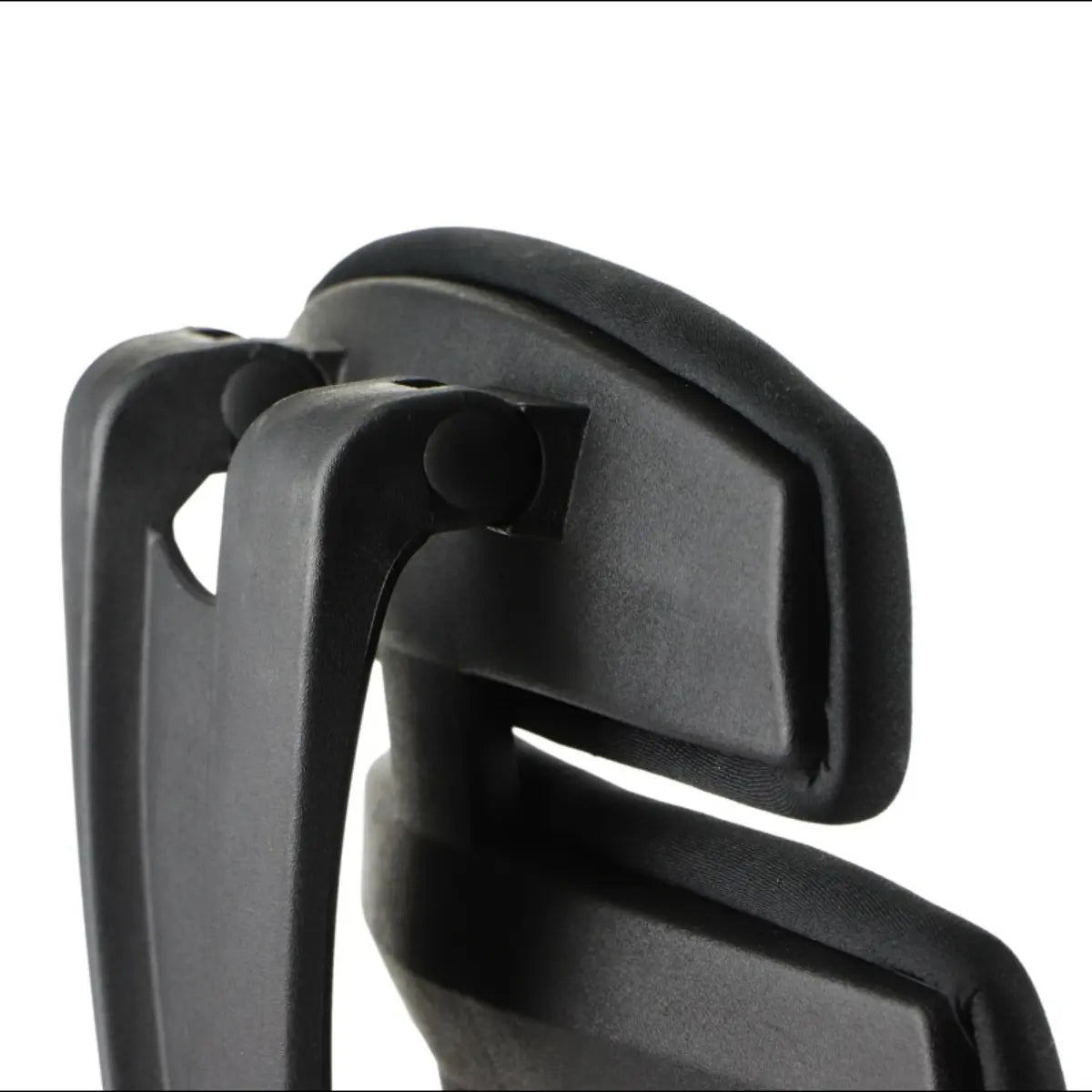 Slika prikazuje ergonomsku uredsku stolicu, točnije model "Ergonomic Chair Loop". Prikazuje naslon za leđa i potpornu strukturu, ističući elegantan dizajn i podesive komponente za veću udobnost. Čini se da su materijali kombinacija plastike i jastuka, dizajnirani da pruže ergonomsku potporu.