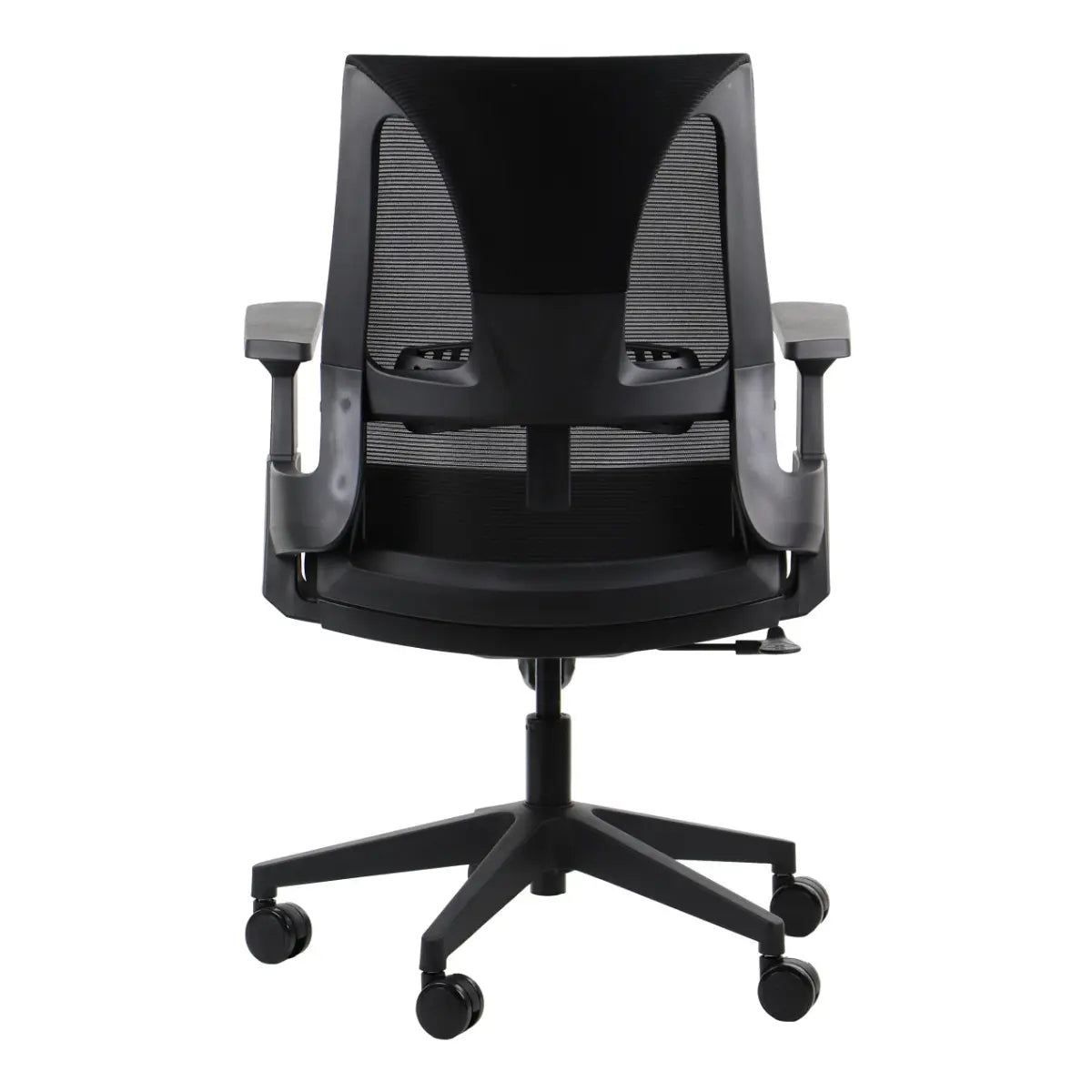 Proizvod je ergonomska uredska stolica, točnije model Olton L. Slika prikazuje pogled na stolicu sa stražnje strane, koja ima mrežasti naslon za prozračnost, podesive naslone za ruke i bazu s pet krakova s kotačićima za mobilnost. Cjelokupni dizajn naglašava udobnost i potporu za duge sate uporabe.