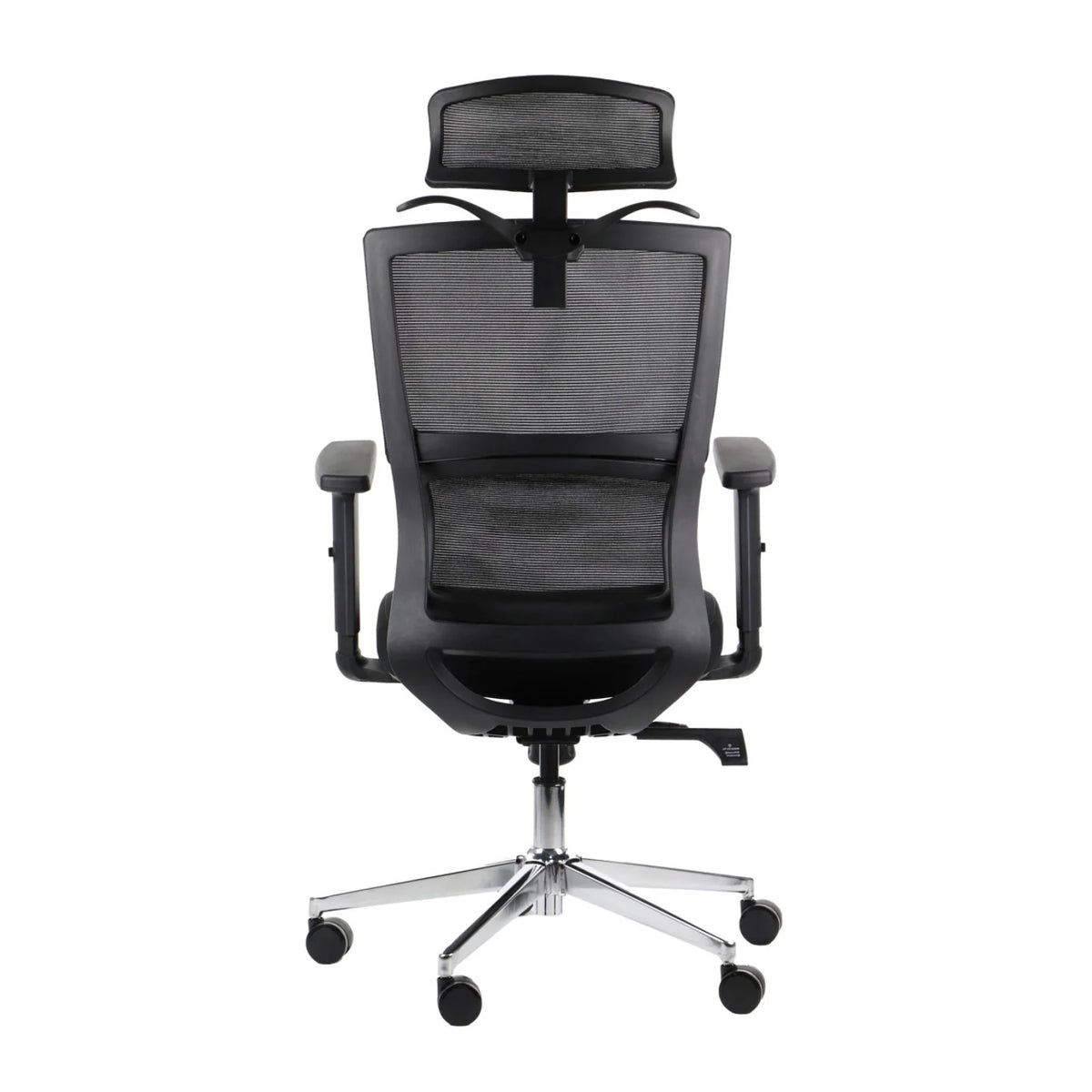 Proizvod je ergonomska uredska stolica, točnije model Trent. Slika prikazuje elegantnu crnu stolicu s mrežastim naslonom za leđa i naslonom za glavu, podesivim naslonima za ruke i kromiranom bazom s kotačićima, dizajniranu za udobnost i potporu tijekom dugih sati sjedenja.