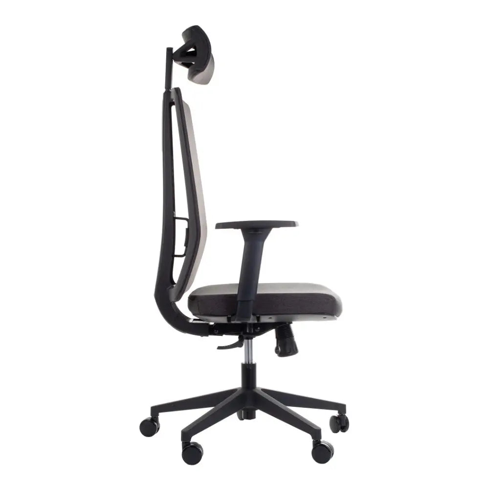 Proizvod je ergonomska uredska stolica, točnije model "ZN-807-B". Slika prikazuje stolicu sa strane, ističući njezin elegantan dizajn, podesivi naslon za glavu i naslone za ruke. Stolica ima prozračni mrežasti naslon i udobno sjedalo, poduprto bazom u pet točaka s kotačićima za mobilnost.