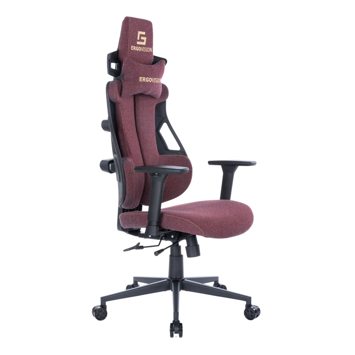 Slika prikazuje ergonomsku gaming stolicu, točnije model Ergovision Spartacus. Stolica ima presvlaku od tkanine u boji trule višnje s elegantnim dizajnom, uključujući podesive naslone za ruke i potporni naslon za glavu. Njezina struktura djeluje čvrsto, prikladno za duge gaming ili uredske sesije.