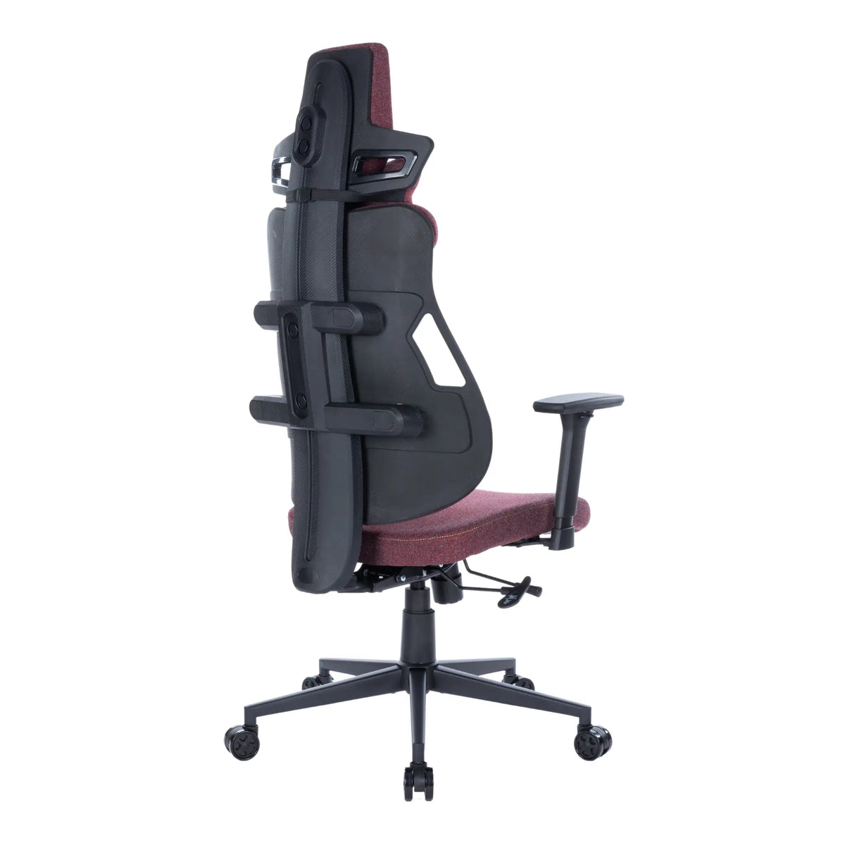 Proizvod je ergonomska gaming stolica, točnije model Spartacus. Slika prikazuje stolicu sa strane, ističući njezin podesivi naslon za leđa i naslone za ruke, zajedno s čvrstim postoljem i kotačićima za mobilnost. Presvlake se čine kao teksturirana tkanina u bordo boji, u kombinaciji s crnim okvirom za moderan izgled.