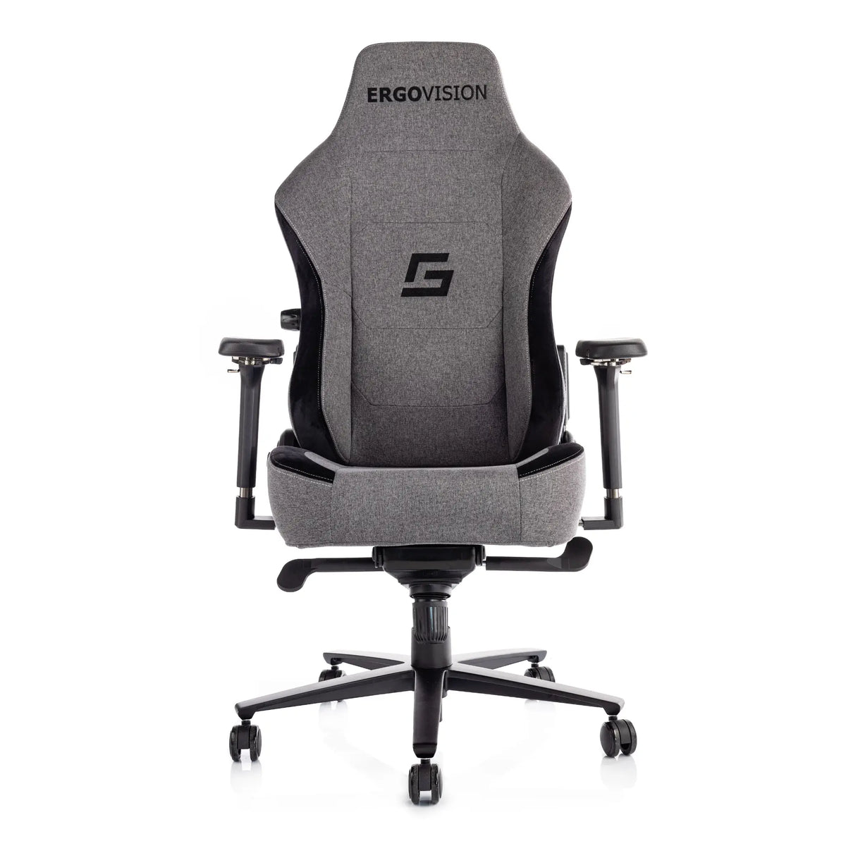 Proizvod je ergonomska gaming stolica, točnije model Ergovision. Stolica se odlikuje elegantnim dizajnom sa sivim presvlakama od tkanine i crnim detaljima. Ima podesive naslone za ruke i visoki naslon za potporu, što je čini prikladnom za duge gaming sesije. Logotip brenda istaknut je na vrhu stolice.