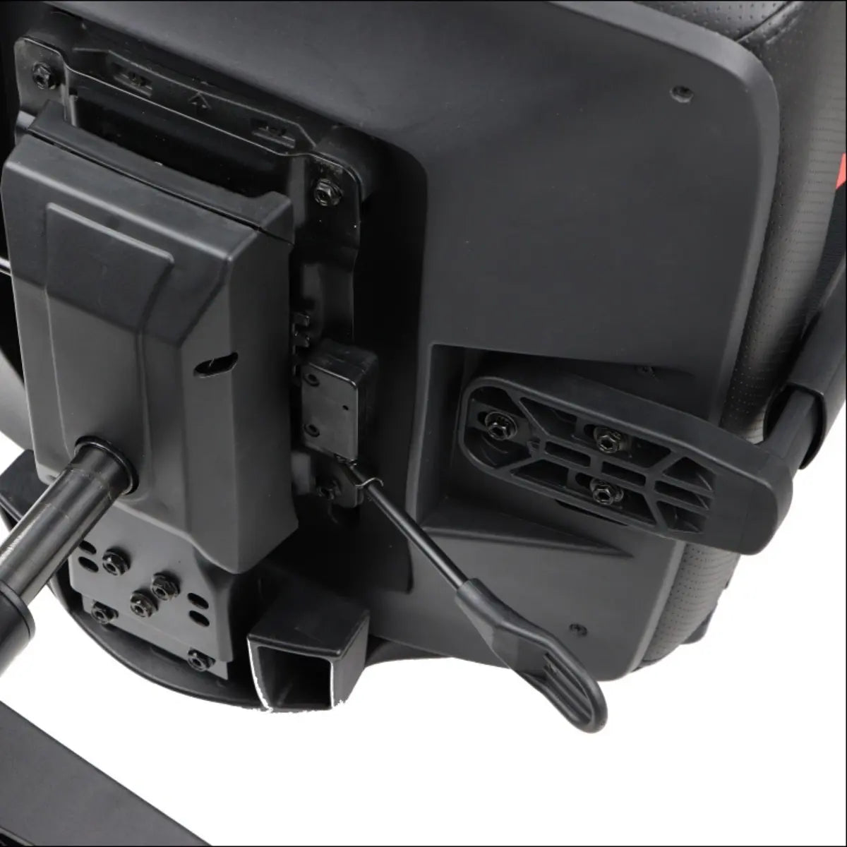 Slika prikazuje gaming stolicu, točnije model Ryder. Odlikuje se ergonomskim dizajnom prikladnim za duge sate igranja ili uredskog rada. Vidljive komponente uključuju mehanizam za podešavanje visine i nagiba stolice, zajedno s raznim točkama za pričvršćivanje za stabilnost i potporu. Cjelokupna estetika je elegantna i moderna, tipična za gaming namještaj.