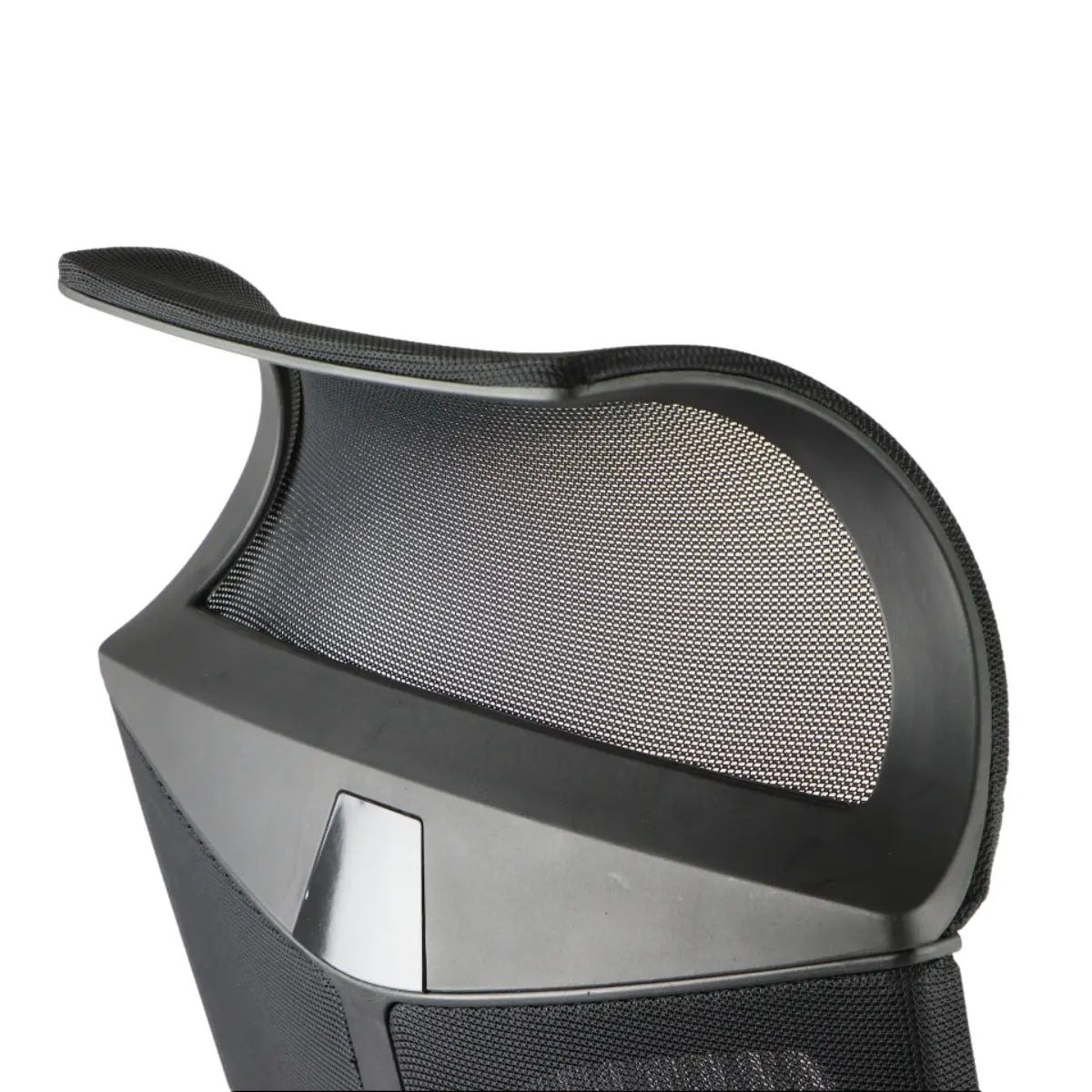 Slika prikazuje gaming stolicu, točnije model Ryder. Odlikuje se ergonomskim dizajnom s mrežastim naslonom za leđa za prozračnost i udobnost. Stolica ima elegantnu crnu završnu obradu i uključuje naslon za glavu za dodatnu potporu.