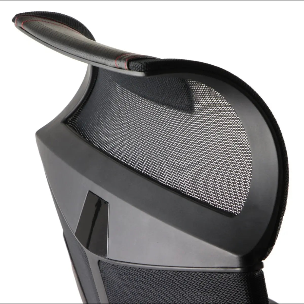 Slika prikazuje gaming stolicu, točnije model Ryder Extreme. Odlikuje se ergonomskim dizajnom s elegantnim crnim mrežastim naslonom za leđa i podstavljenim naslonima za ruke. Stolica je dizajnirana za udobnost i potporu tijekom dugih gaming sesija.