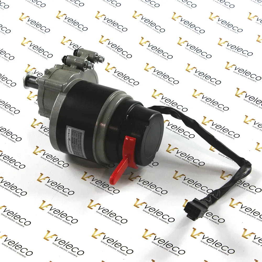Lijevi elektromotor za Veleco Cosmo crno-srebrne boje s kabelom i crvenim detaljem na pozadini loga