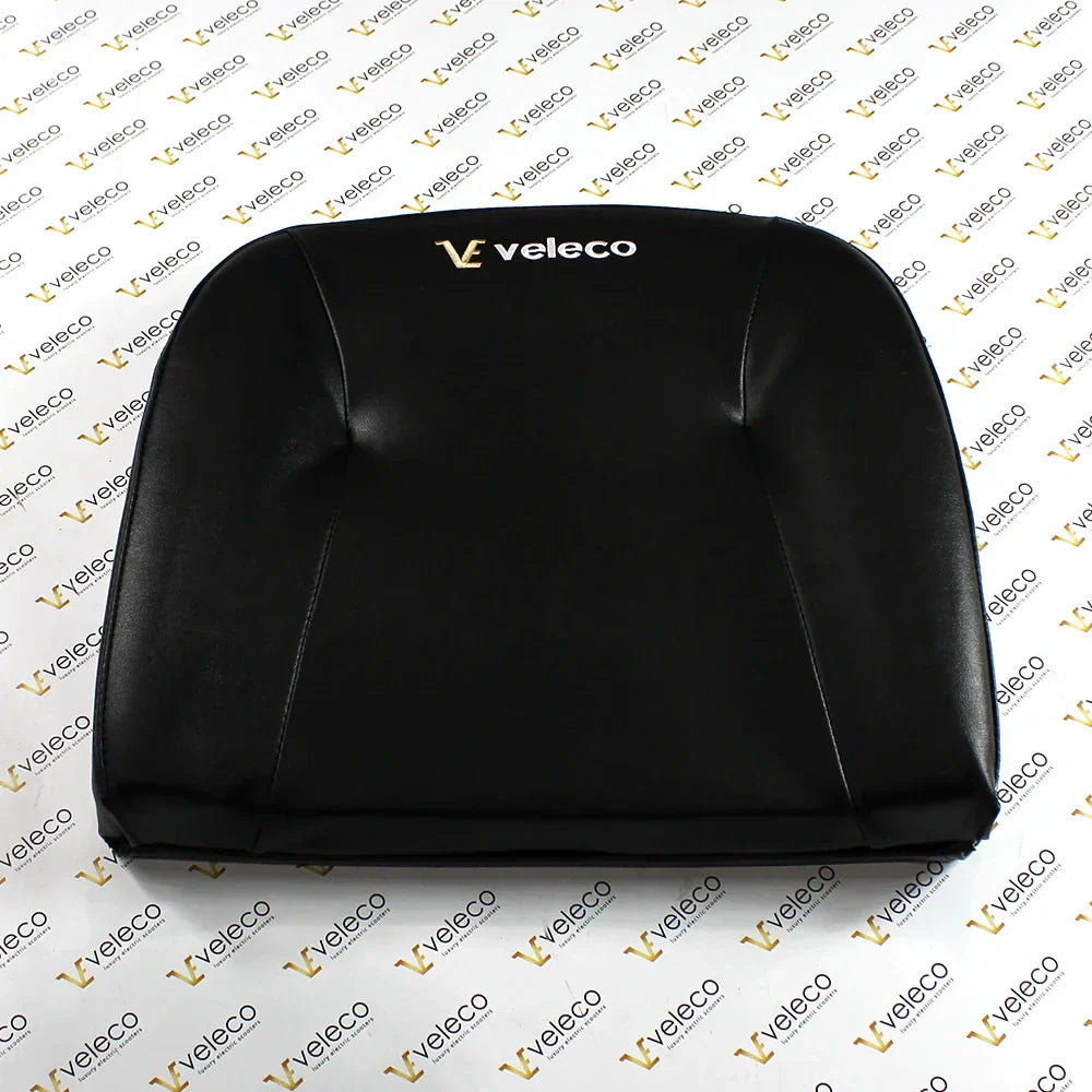 Crni naslon za električni skuter Veleco Gravis s bijelim logotipom na prednjoj strani