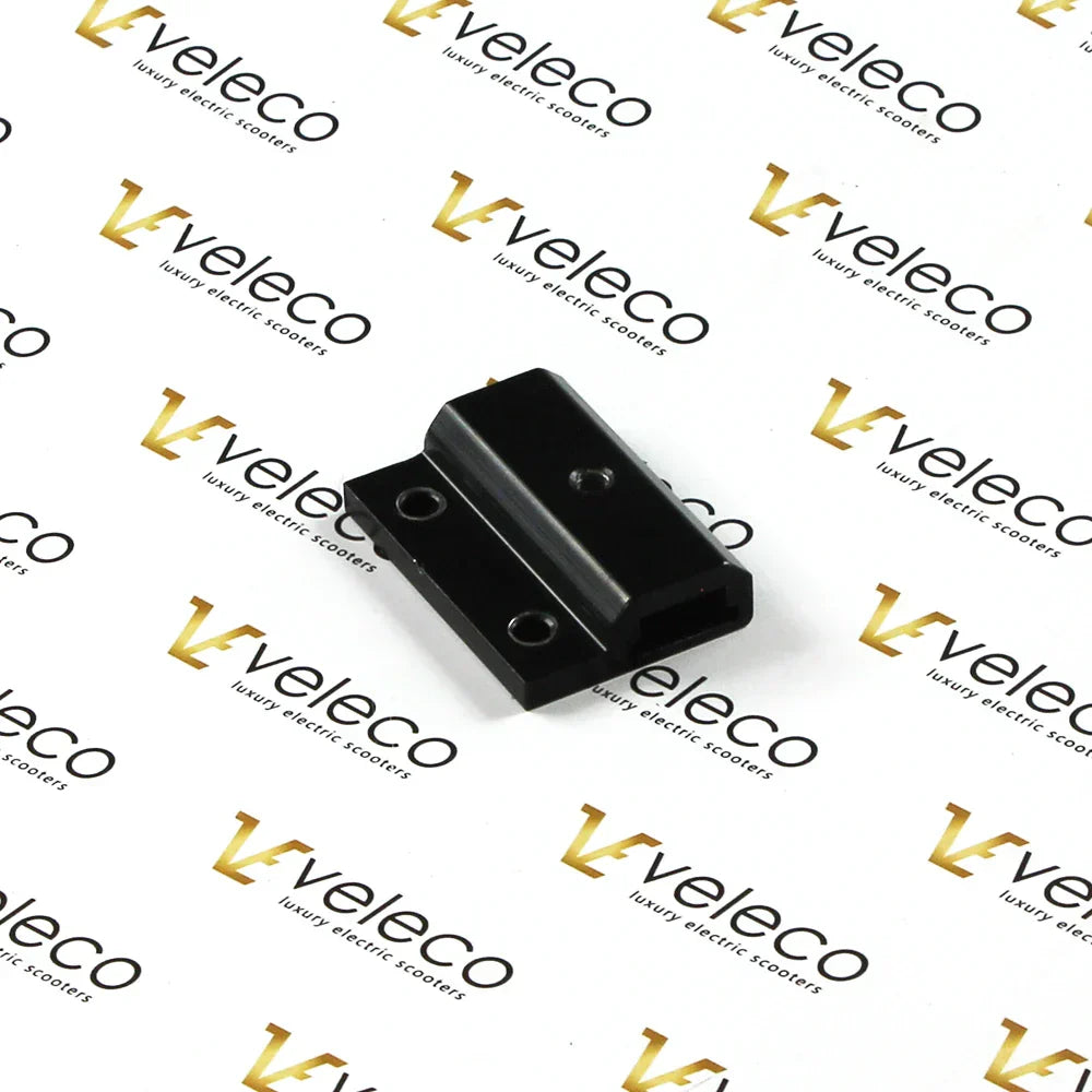 Crni metalni nosač kontrolera za Veleco Cosmo električni skuter, pogled odozgo