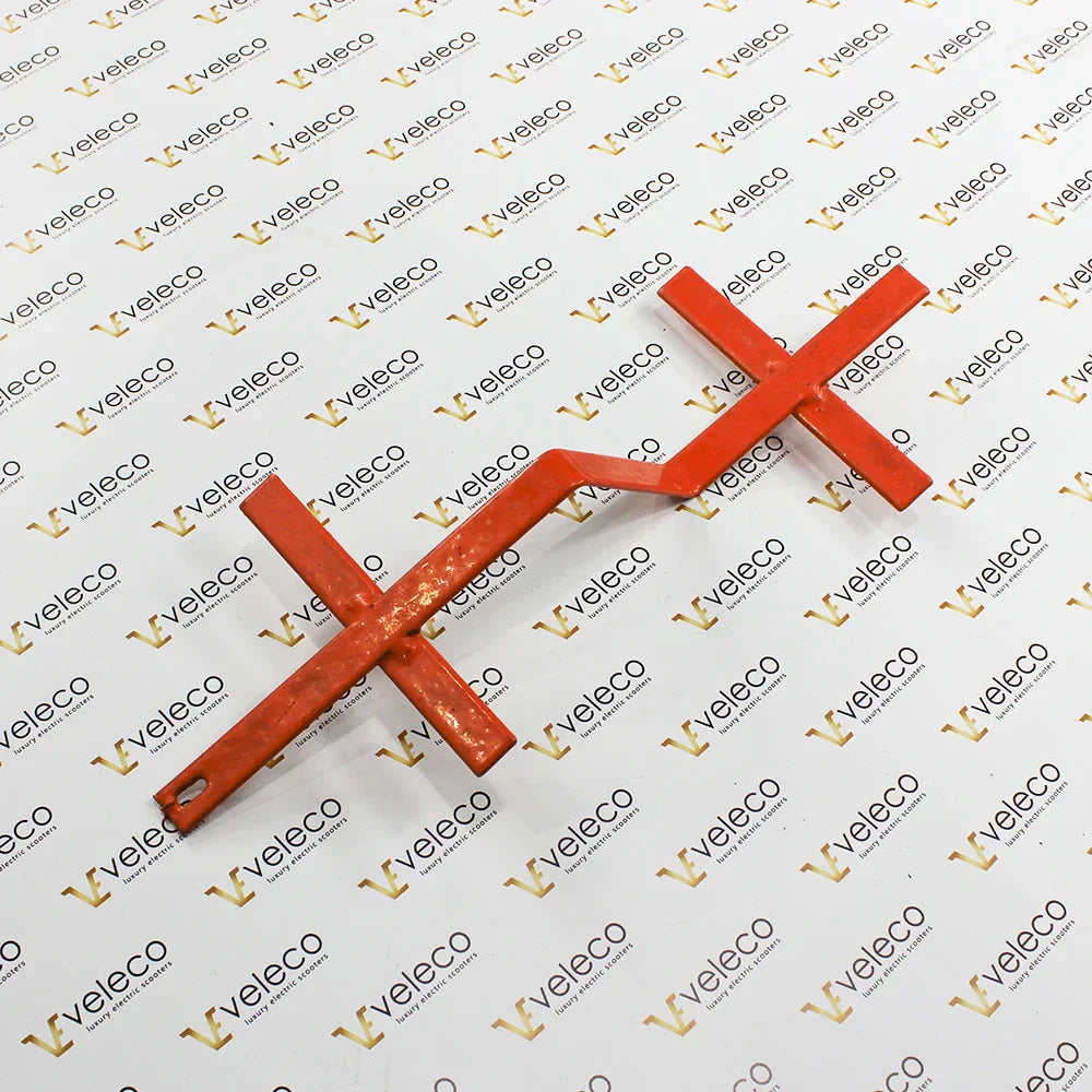Crveni metalni nosači baterija za Veleco ZT63 na bijeloj podlozi s logotipom