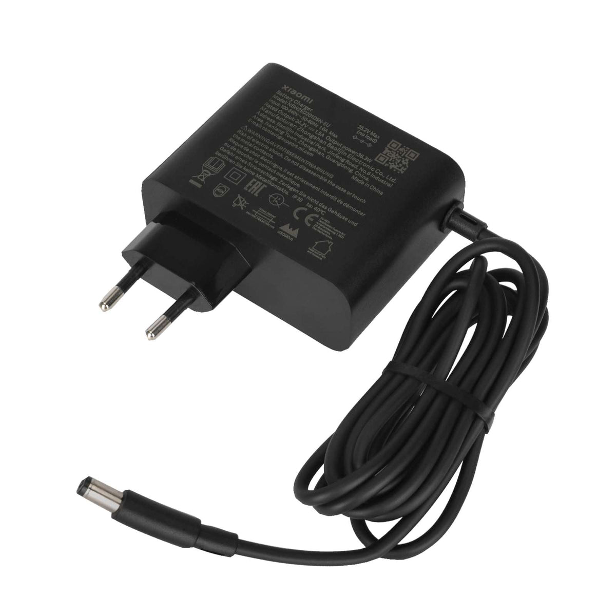 Crni Xiaomi punjač NBW25D2015N-EU za električni romobil, pogled na adapter i kabel
