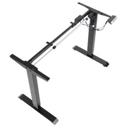 Proizvod je postolje podiznog stola, konkretno model Prato. Slika prikazuje minimalistički, podesivi okvir dizajniran za postavljanje podiznog stola, s čvrstim crnim nogama i poprečnom gredom za stabilnost. Uključuje upravljački mehanizam za podešavanje visine, što ga čini ergonomskim i prikladnim za različite želje korisnika.