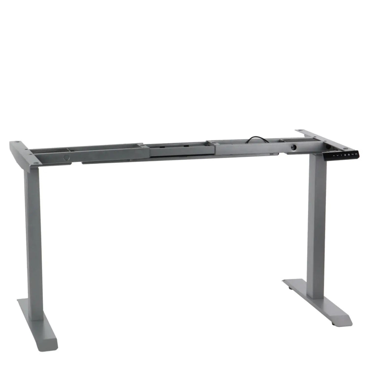 Proizvod je postolje podiznog stola, točnije model UT04-2T. Slika prikazuje elegantno, moderno postolje izrađeno od metala, dizajnirano za podupiranje ploče stola. Odlikuje se minimalističkim dizajnom sa sivom završnom obradom i uključuje sustav za upravljanje kabelima za uredan radni prostor.