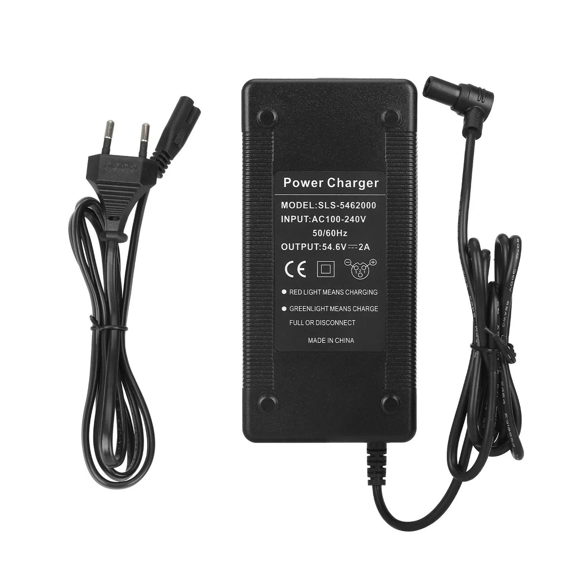 Crni punjač za električni romobil Xiaomi 4 Ultra model SLS-5462000 s kabelima na bijeloj pozadini
