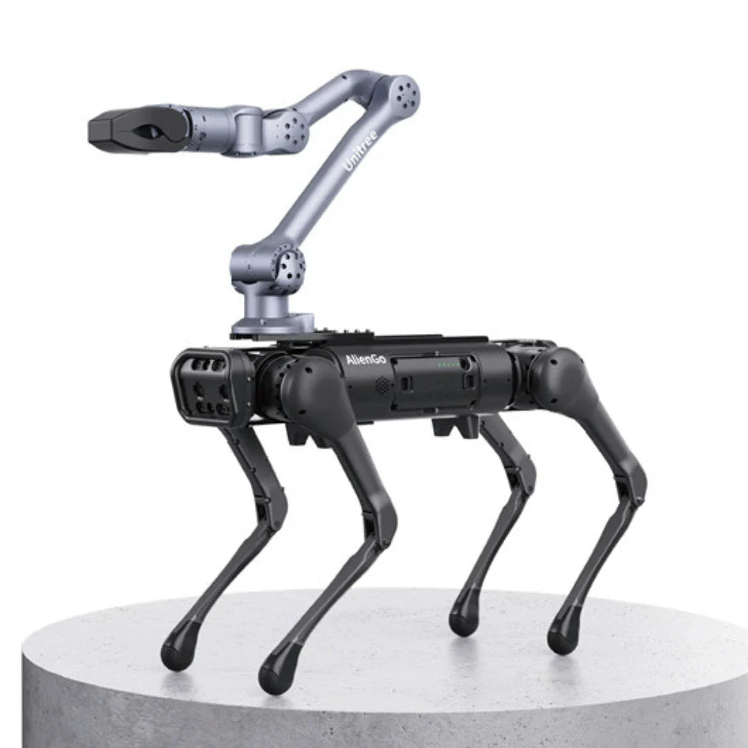 Robotska ruka Unitree Z1 montirana na crnog četveronožnog robota AlienGo, pogled sa strane