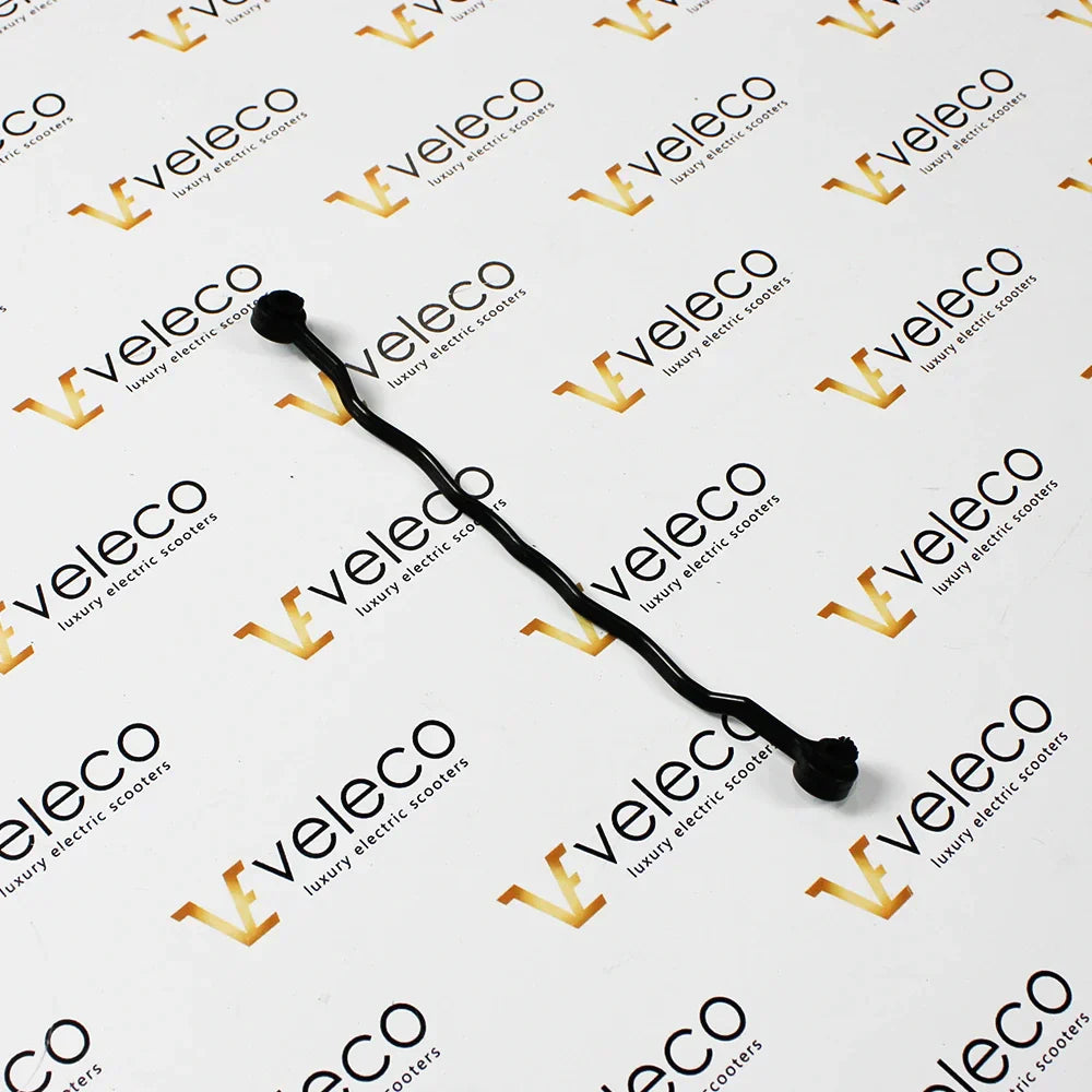 Crni kabel sigurnosne kutije za električni skuter Veleco Faster na bijeloj podlozi
