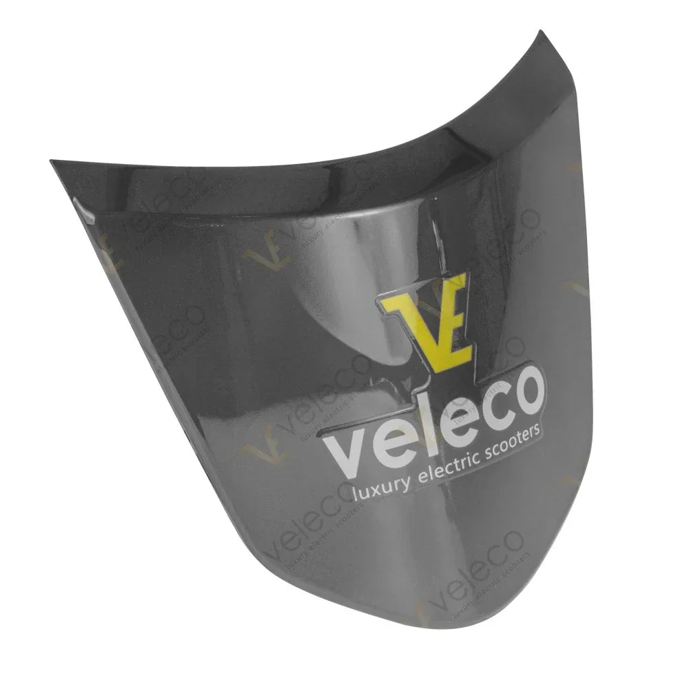 Siva prednja pokrovna kapica Veleco Faster s logotipom na bijeloj pozadini