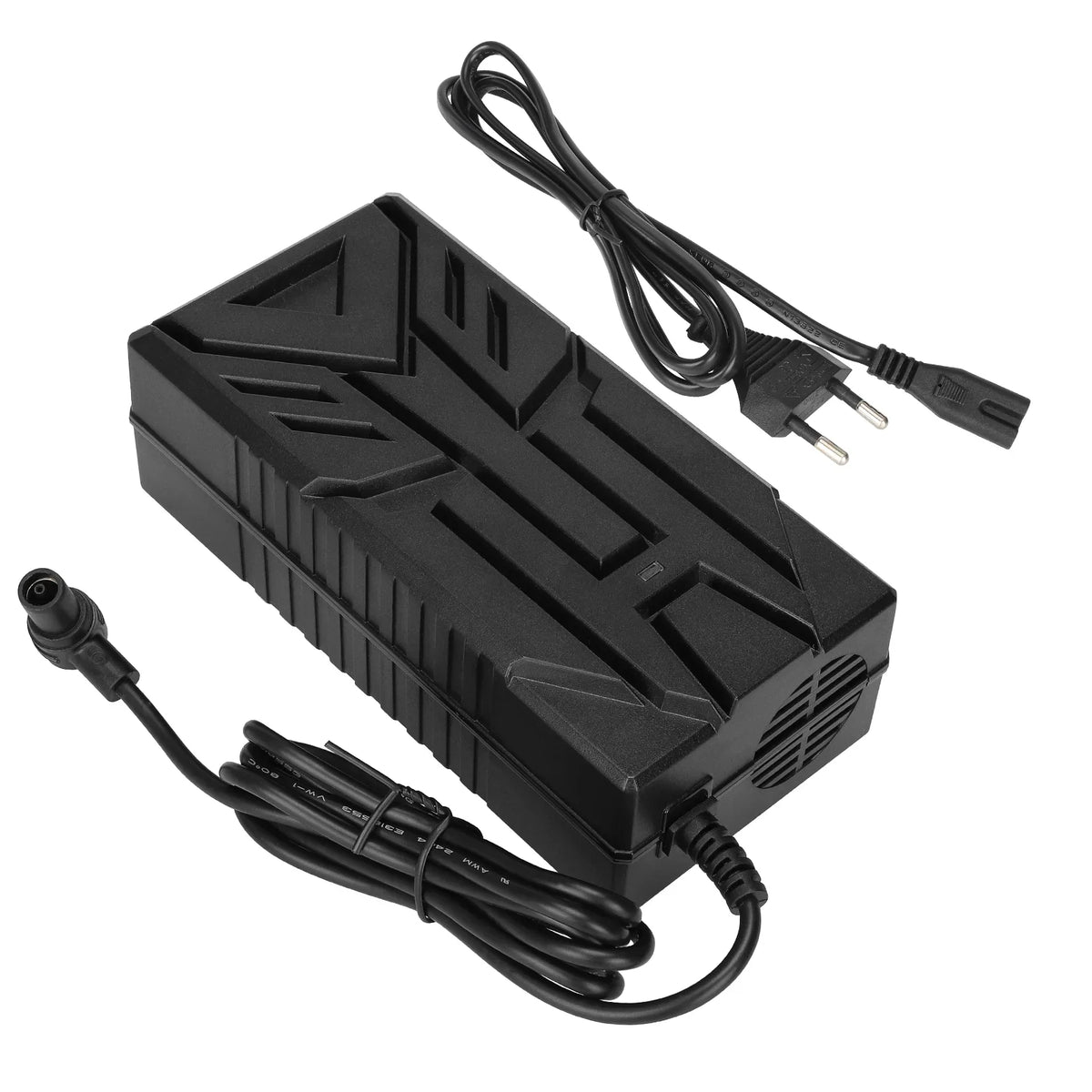 UliP punjač 54.6V 2.3A za električni romobil Navee S65 crni adapter s kablovima na bijeloj pozadini