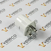 Bijeli univerzalni EU u UK adapter za električna vozila marke Veleco na bijeloj podlozi